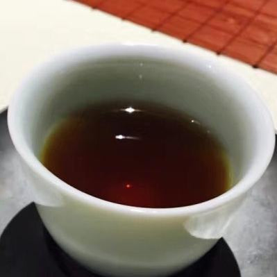 Premium 88 Qing Bing Pu-erh Tea Cake - Aged Raw Pu-erh Tea from Yunnan, China - Perfect for Tea Ceremonies, Gifting & Collecting