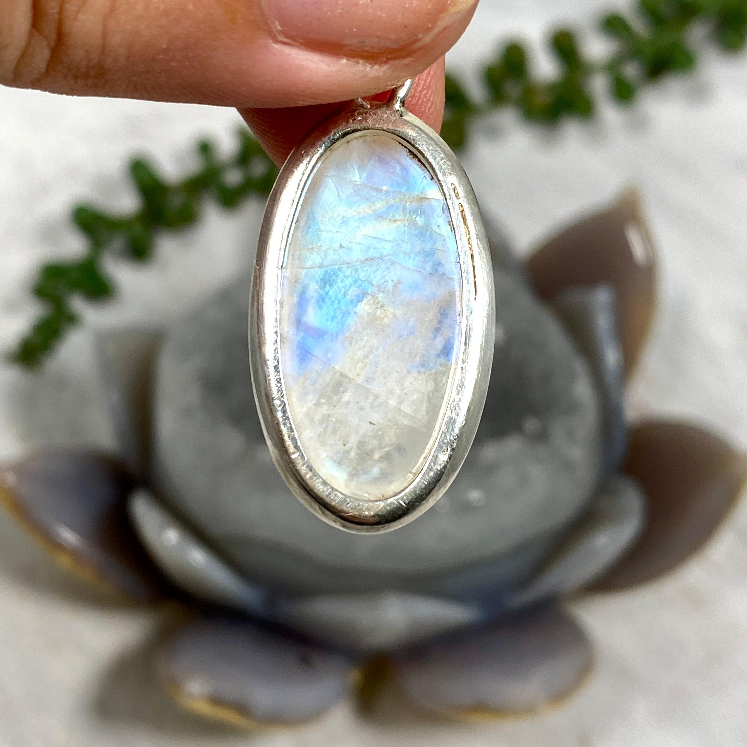 Moonstone Oval Pendant Necklace KPGJ2898 - Elegant Gemstone Jewelry for Women, Perfect for Weddings & Special Occasions