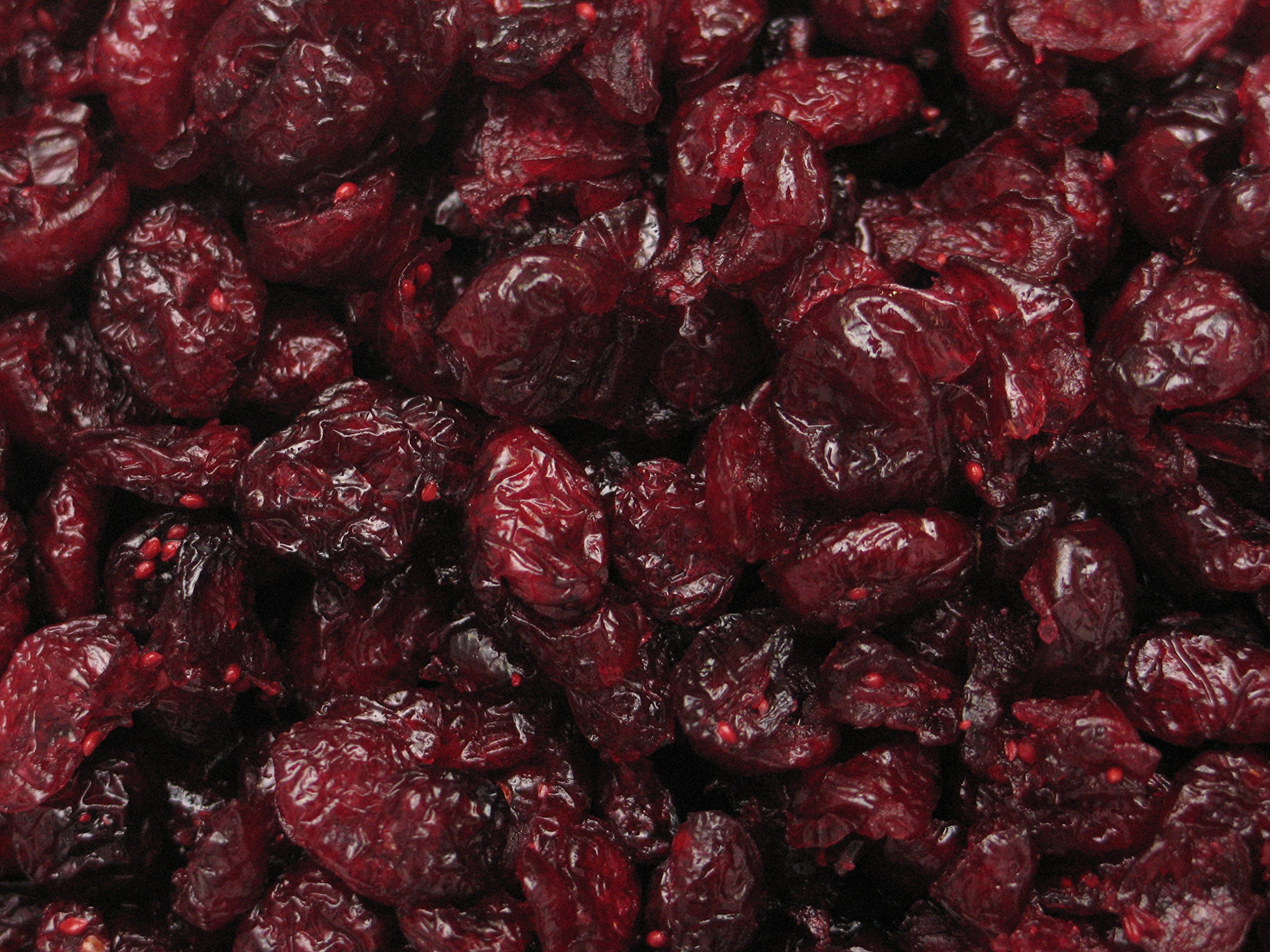 Organic Yupik Dried Cranberries 2.2 lb - Whole Dried Fruit, Tart & Sweet, Plump Chewy Texture, High Fiber Healthy Snack - Perfect for Baking, Salads, Yogurt Topping & Trail Mix