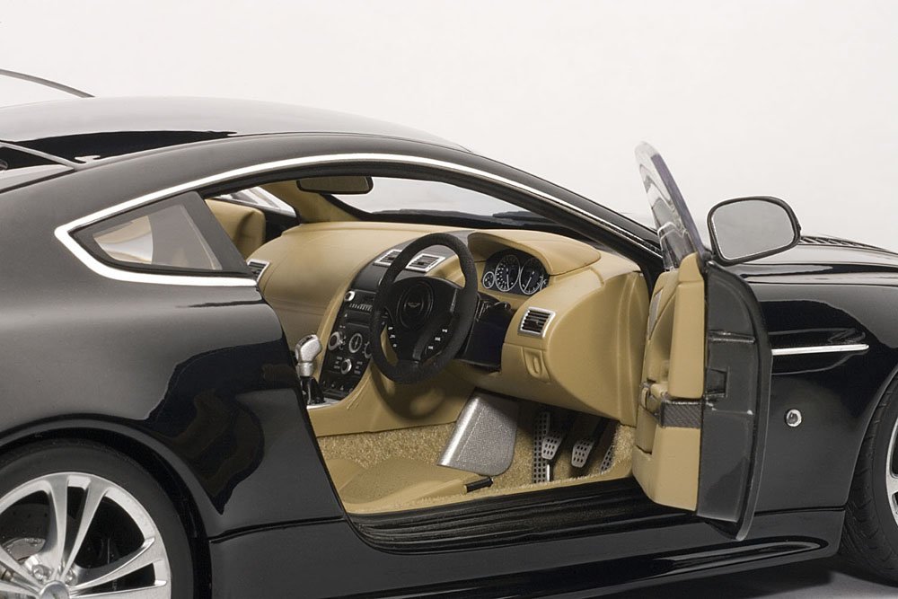 AUTOart 1:18 Scale 2010 Aston Martin V12 Vantage Diecast Model Car - Black - Collectible Display & Racing Enthusiast Gift