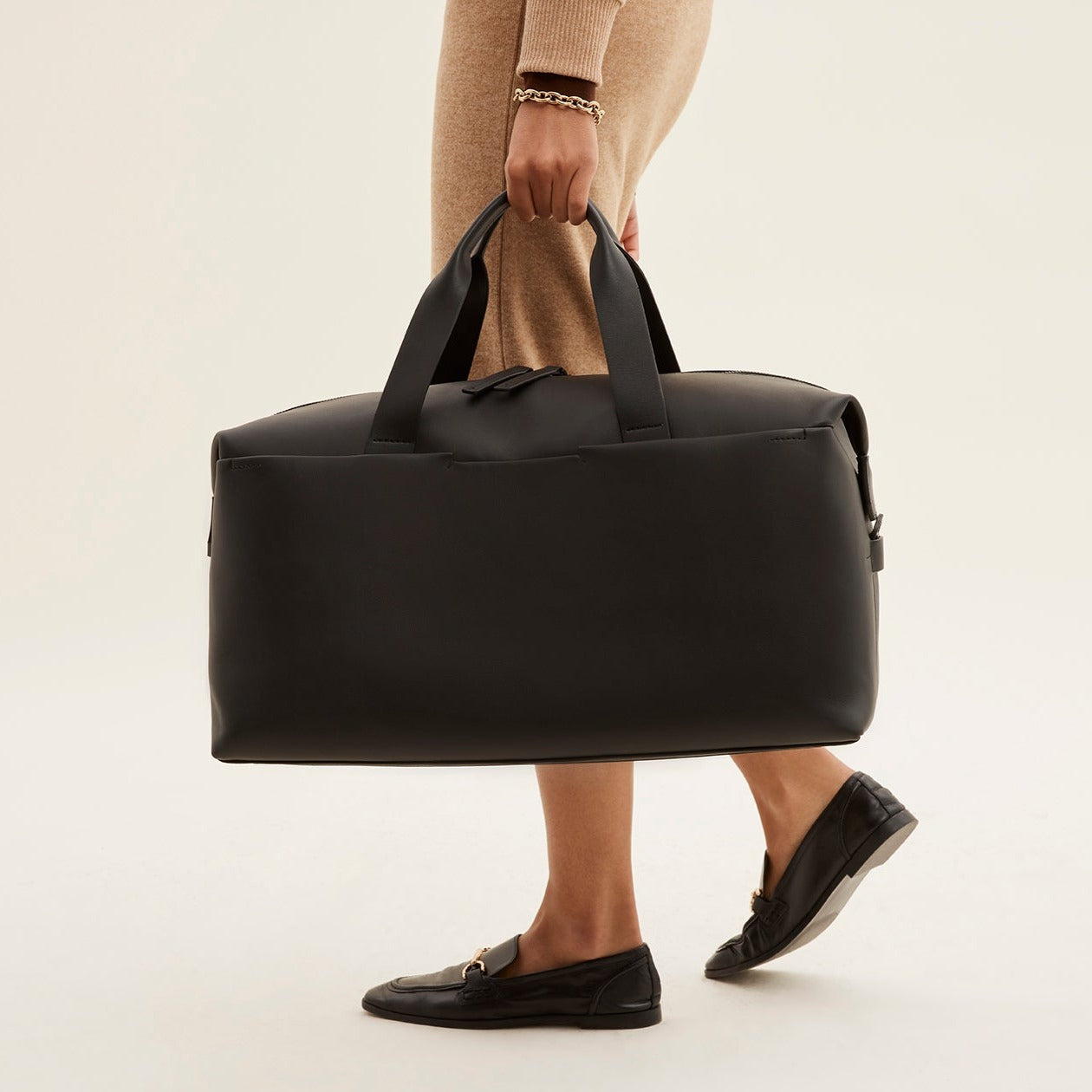 Premium Genuine Leather Duffle Bag for Travel & Gym - Stylish Carry-On Luggage for Men & Women - Perfect for Business Trips, Weekend Getaways & Workouts