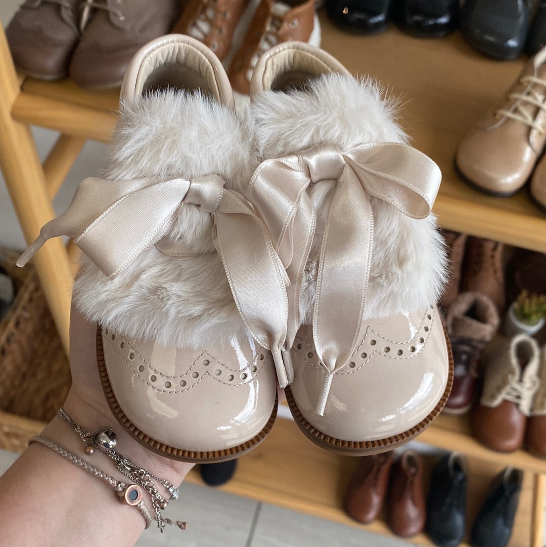 Beberlis Pale Pink Fur Wingtip Baby Booties - Soft & Warm Winter Booties for Newborns & Toddlers - Perfect for Cold Weather, Photo Shoots & Special Occasions