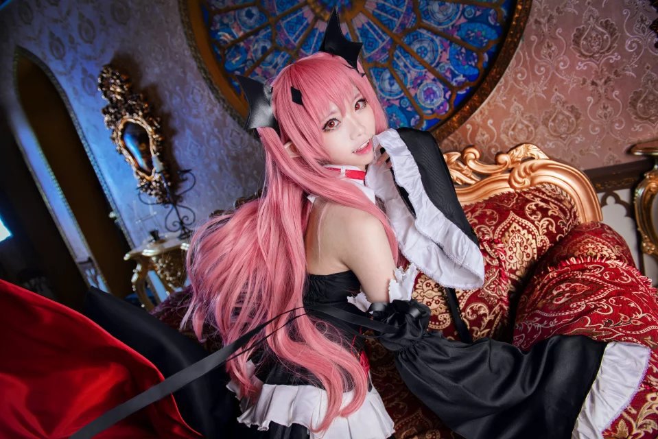 Seraph Witch Halloween Costume for Women - Gothic Angel Witch Outfit with Wings & Dress - Perfect for Halloween Parties, Cosplay & Themed Events