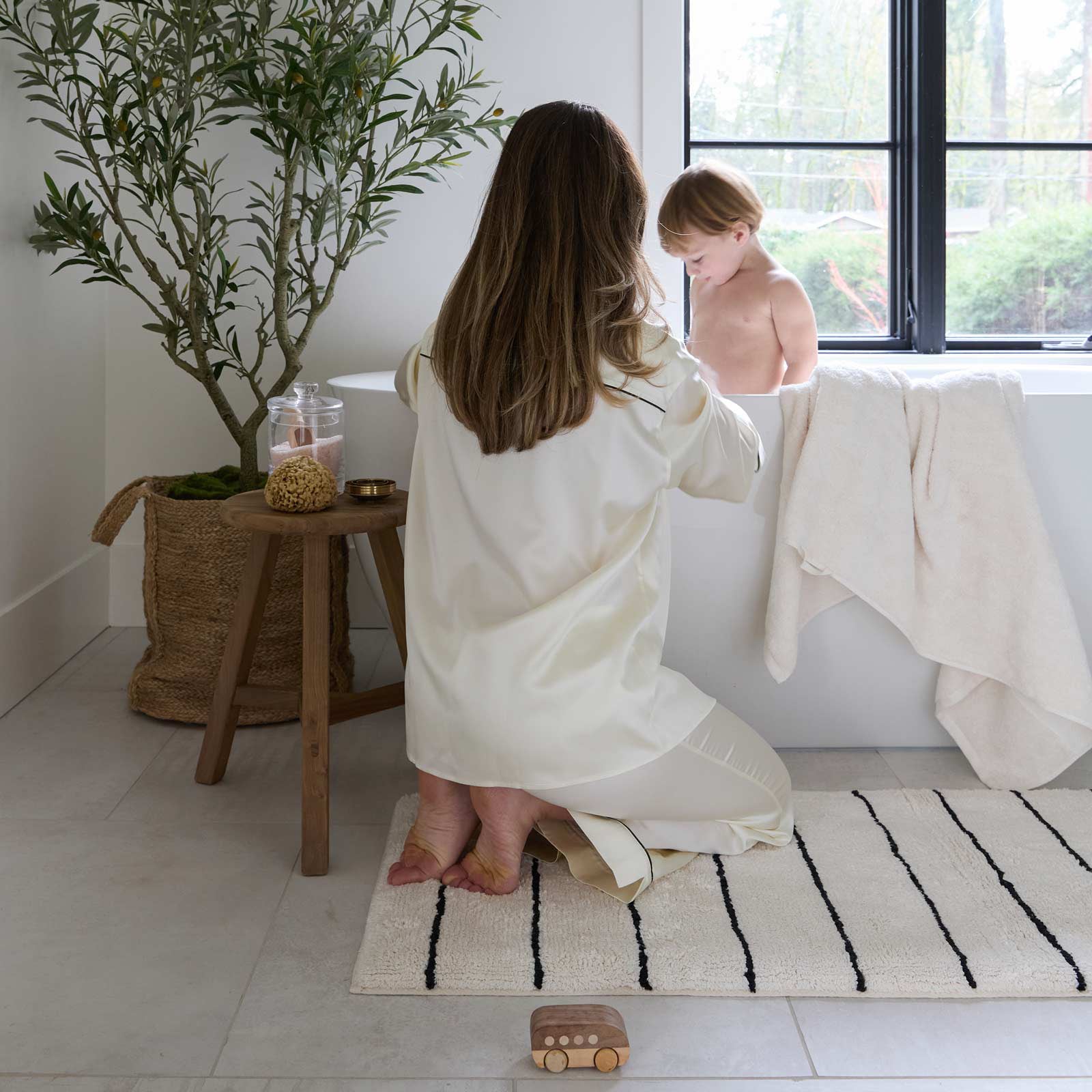 Soft Plush Bath Mat - Non-Slip Absorbent Bathroom Rug - Darby Collection | Perfect for Bathroom, Shower & Vanity Areas