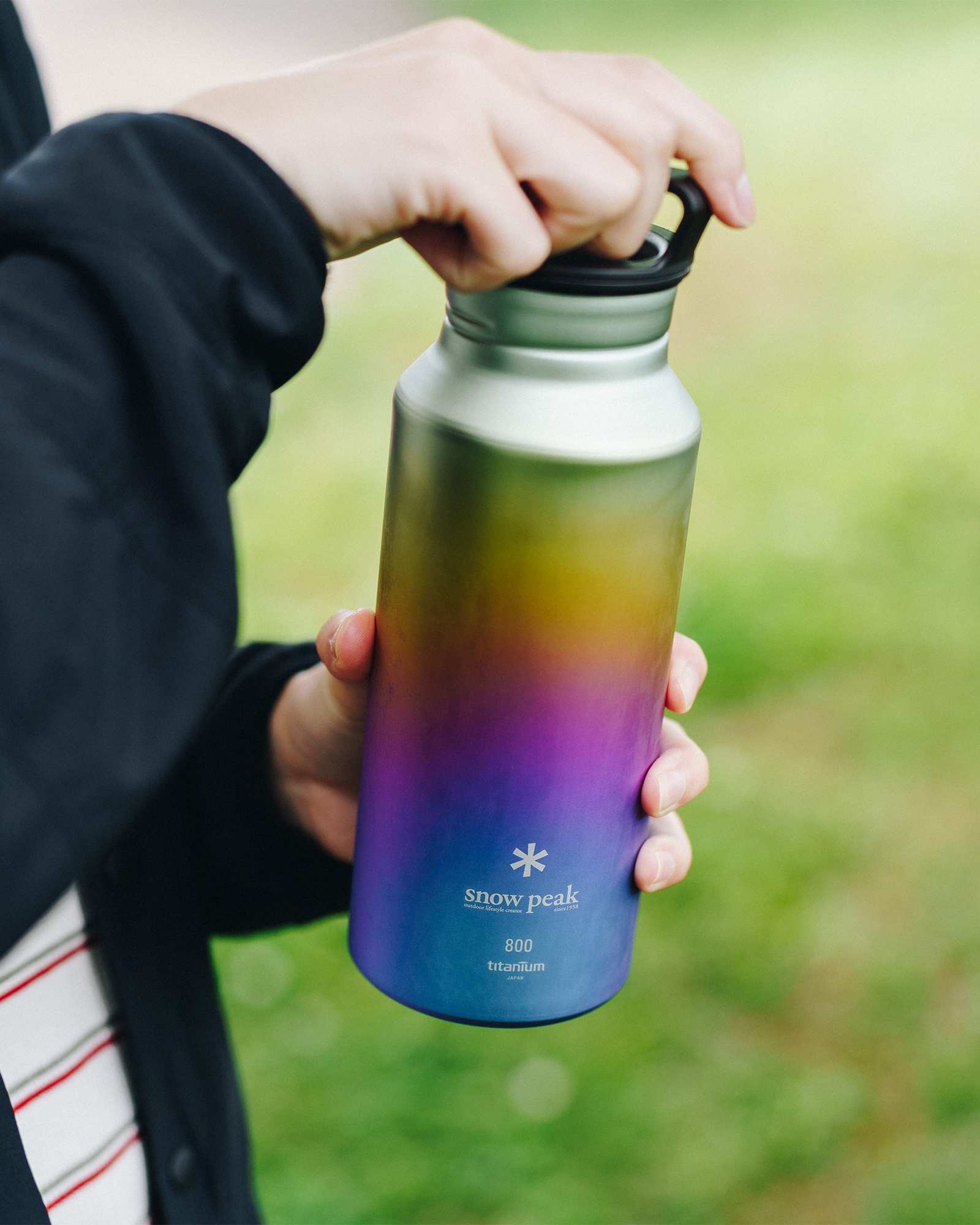 Premium Titanium Aurora Water Bottle - Insulated, Leak-Proof & BPA-Free - Perfect for Hiking, Gym & Outdoor Adventures