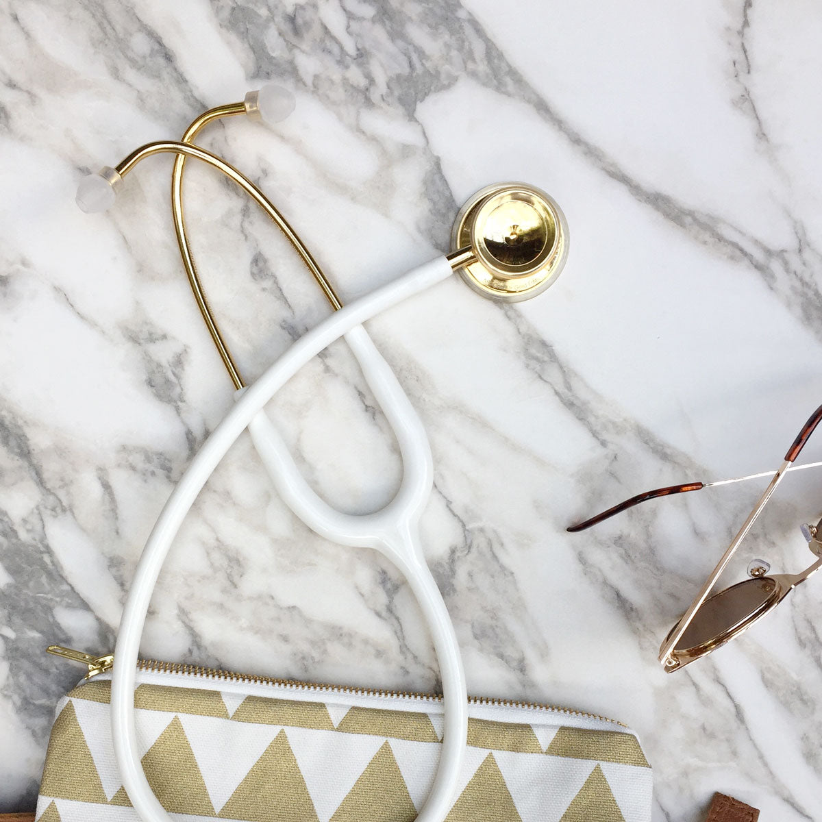 MD One® Adult Stethoscope - White & Gold Finish - Premium Dual Head Stethoscope for Doctors, Nurses & Medical Professionals - Ideal for Clinical Use, Patient Examinations & Healthcare Settings