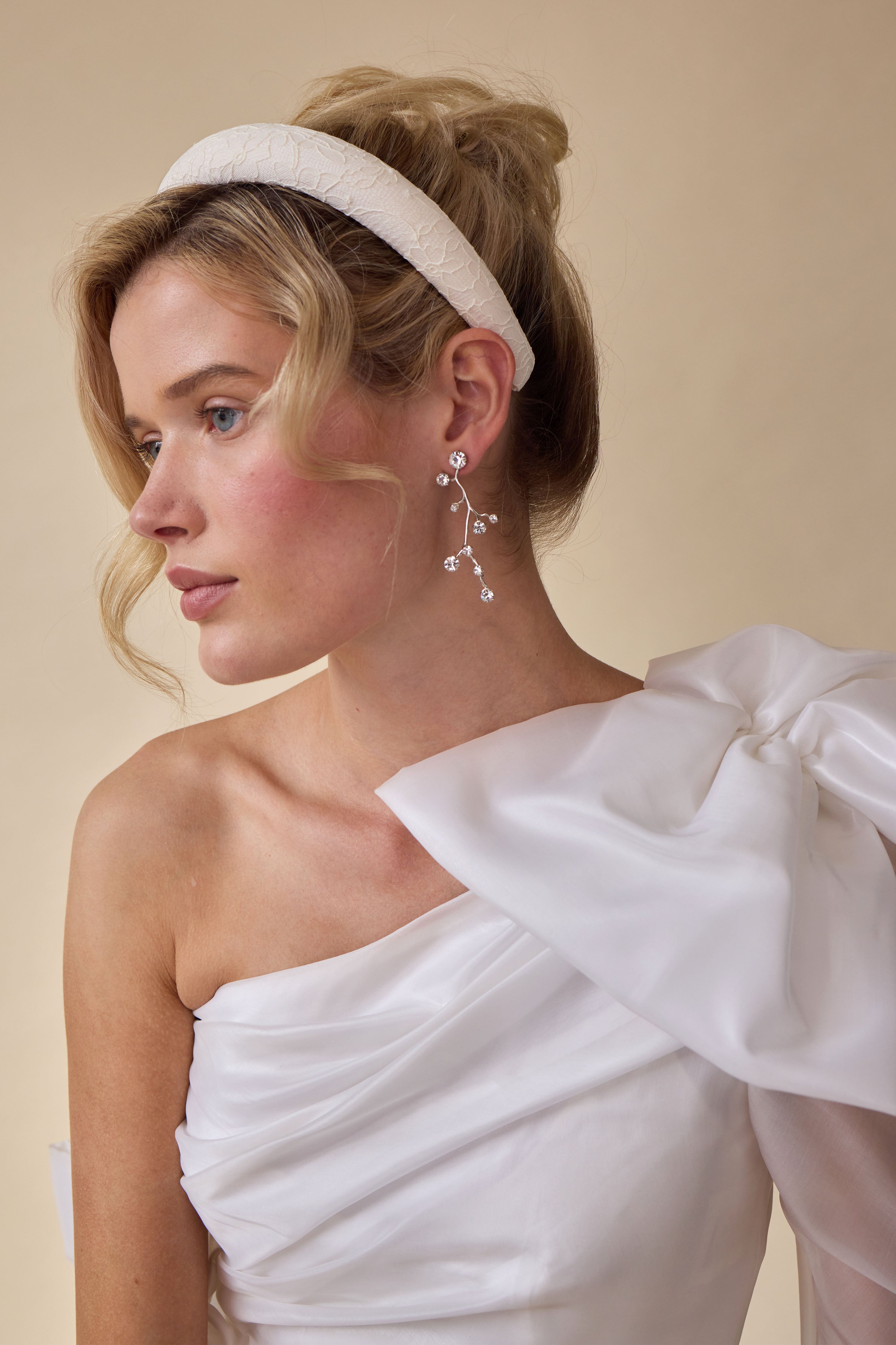 Elegant Robyn Lace Headband for Women - Fashionable Hair Accessory for Weddings, Parties & Everyday Wear