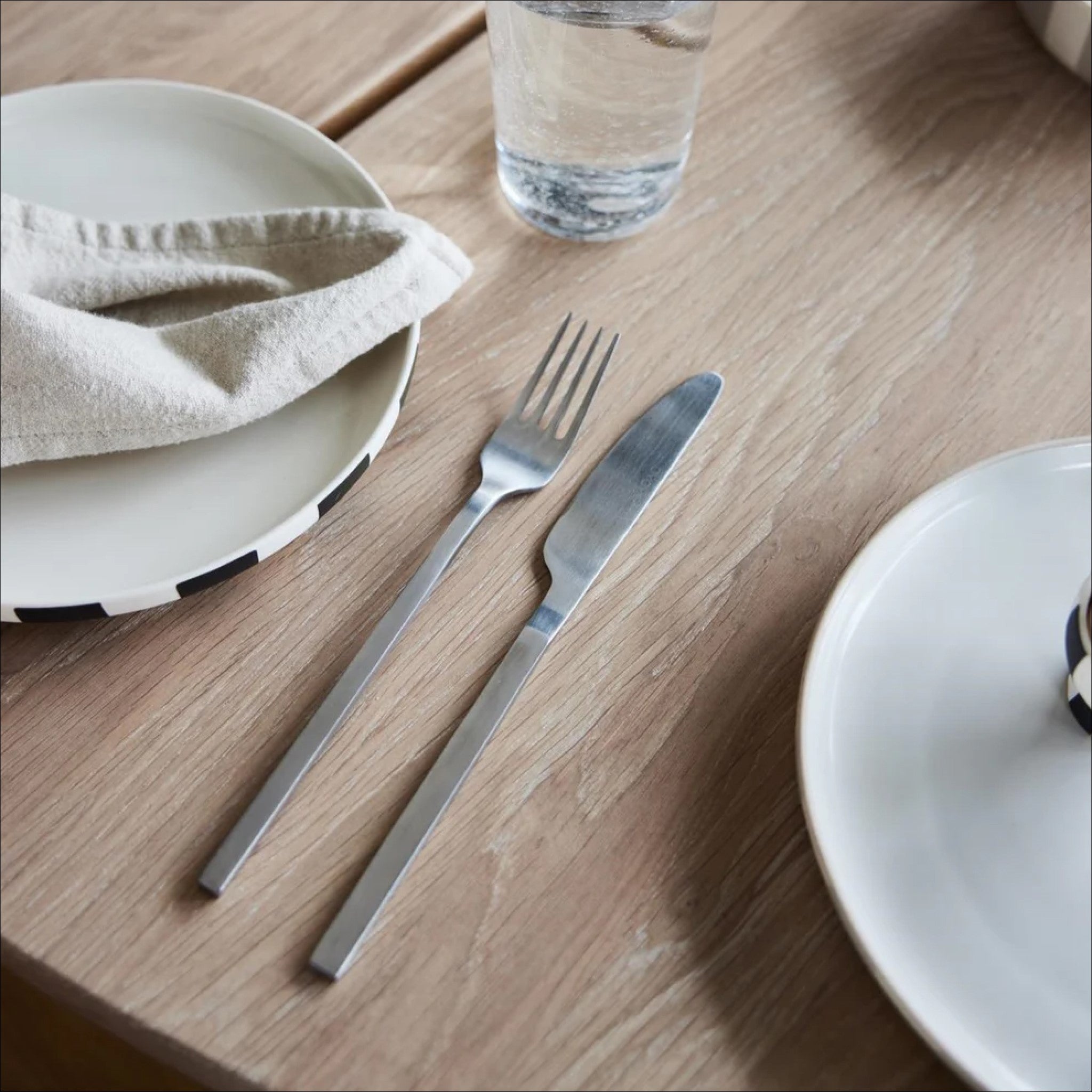 OYOY Yuka Stainless Steel Forks Set of 4 - Durable Modern Flatware for Restaurants, Catering & Home Dining - Perfect for Dinner Parties, BBQ & Everyday Use