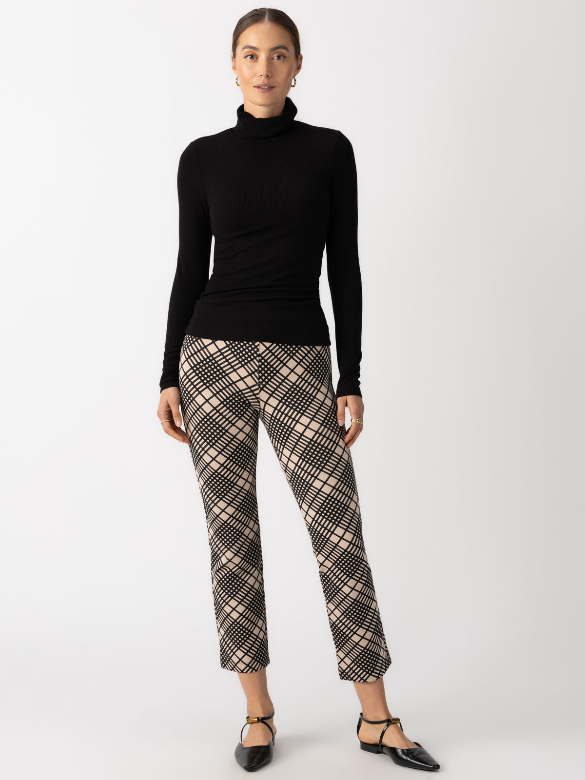 Carnaby Semi High Rise Kick Crop Legging Graphic Plaid - Women's Workout Leggings for Yoga, Running & Gym - Trendy Plaid Design for Fitness & Casual Wear