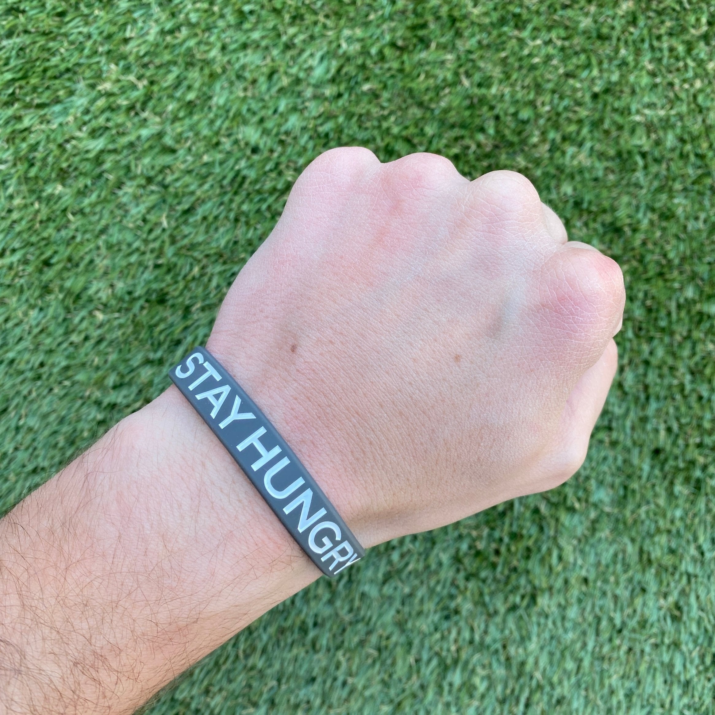 STAY HUNGRY Motivational Wristband - Inspirational Silicone Bracelet for Fitness, Workouts & Daily Motivation - Unisex Sports Wrist Band for Men & Women