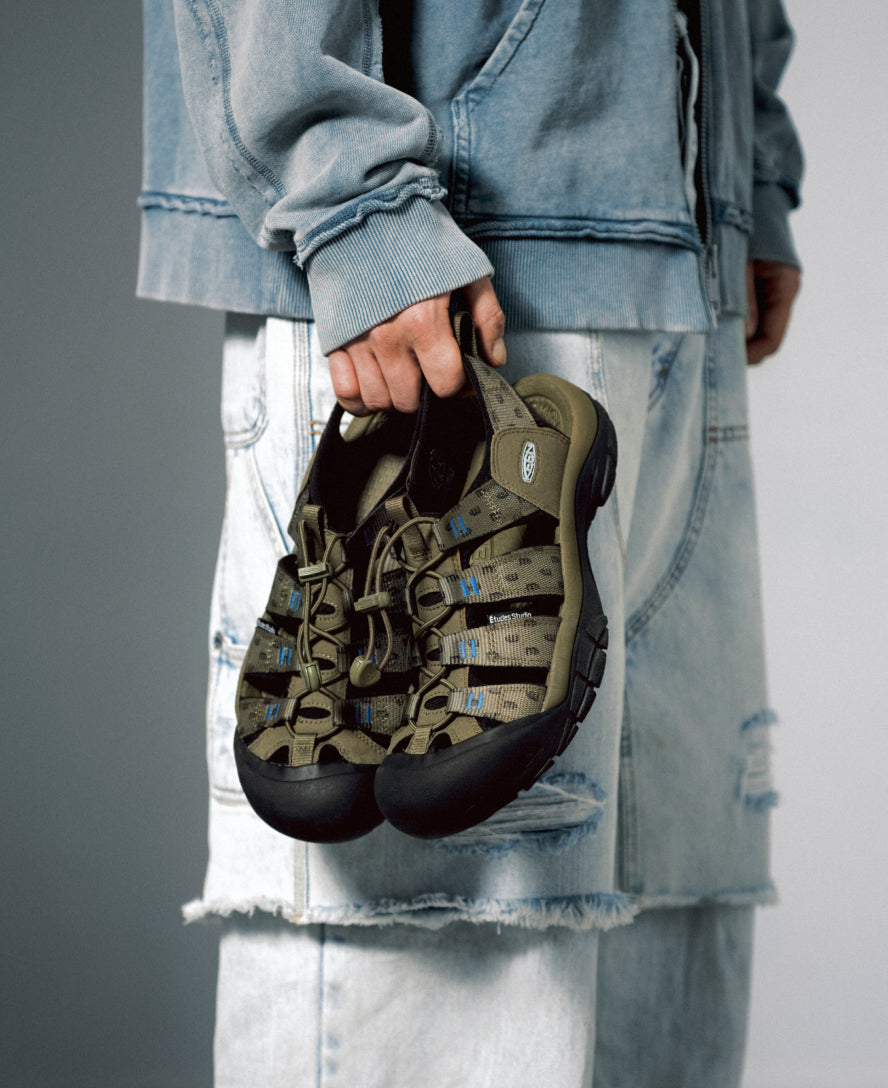 Men's Newport Retro Sandal by Études Studio - Olive Green Comfortable Walking Sandals for Beach, Travel & Casual Outfits