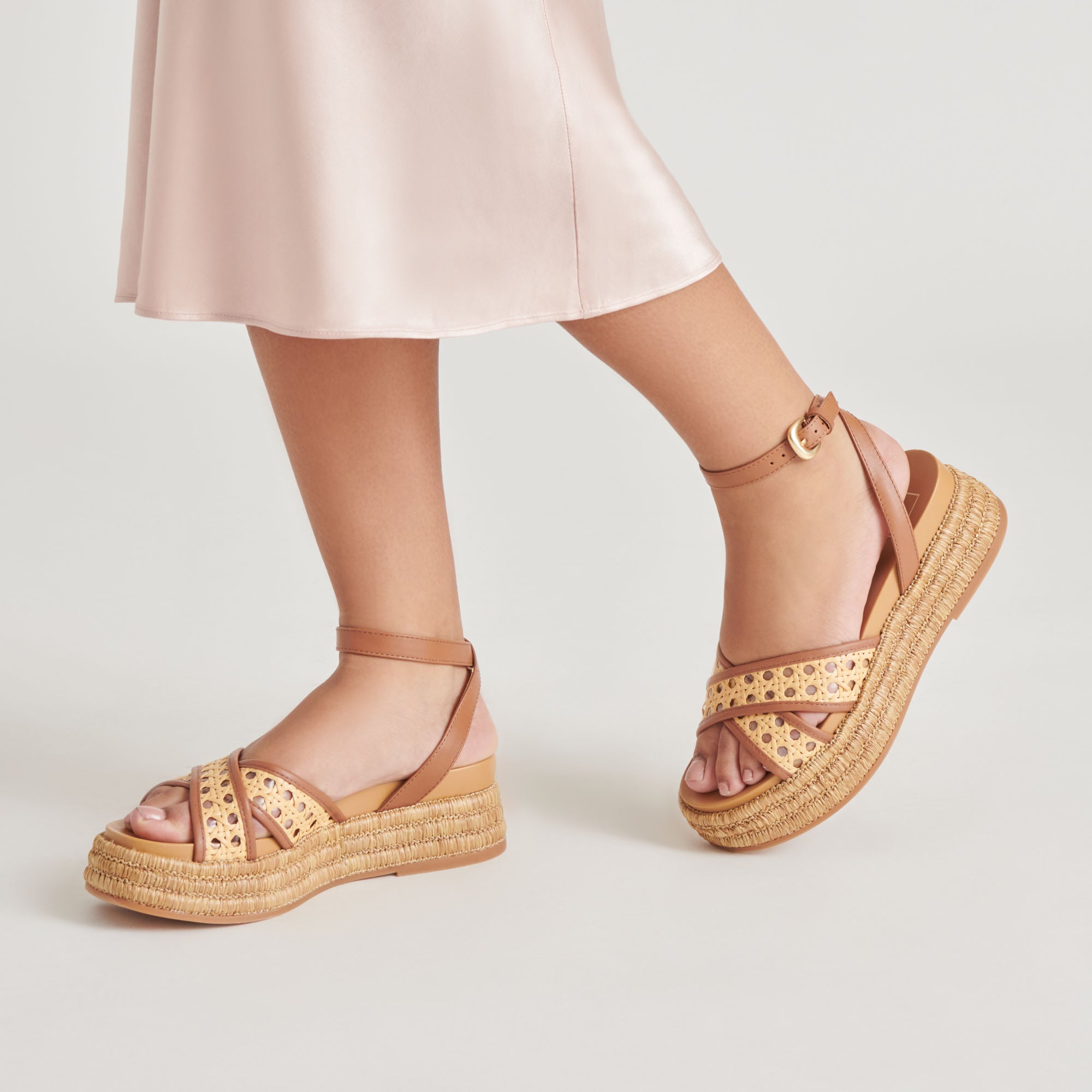 WRILEY Women's Woven Raffia Sandals - Comfortable Saddle Style Summer Shoes for Beach, Vacation & Casual Outings