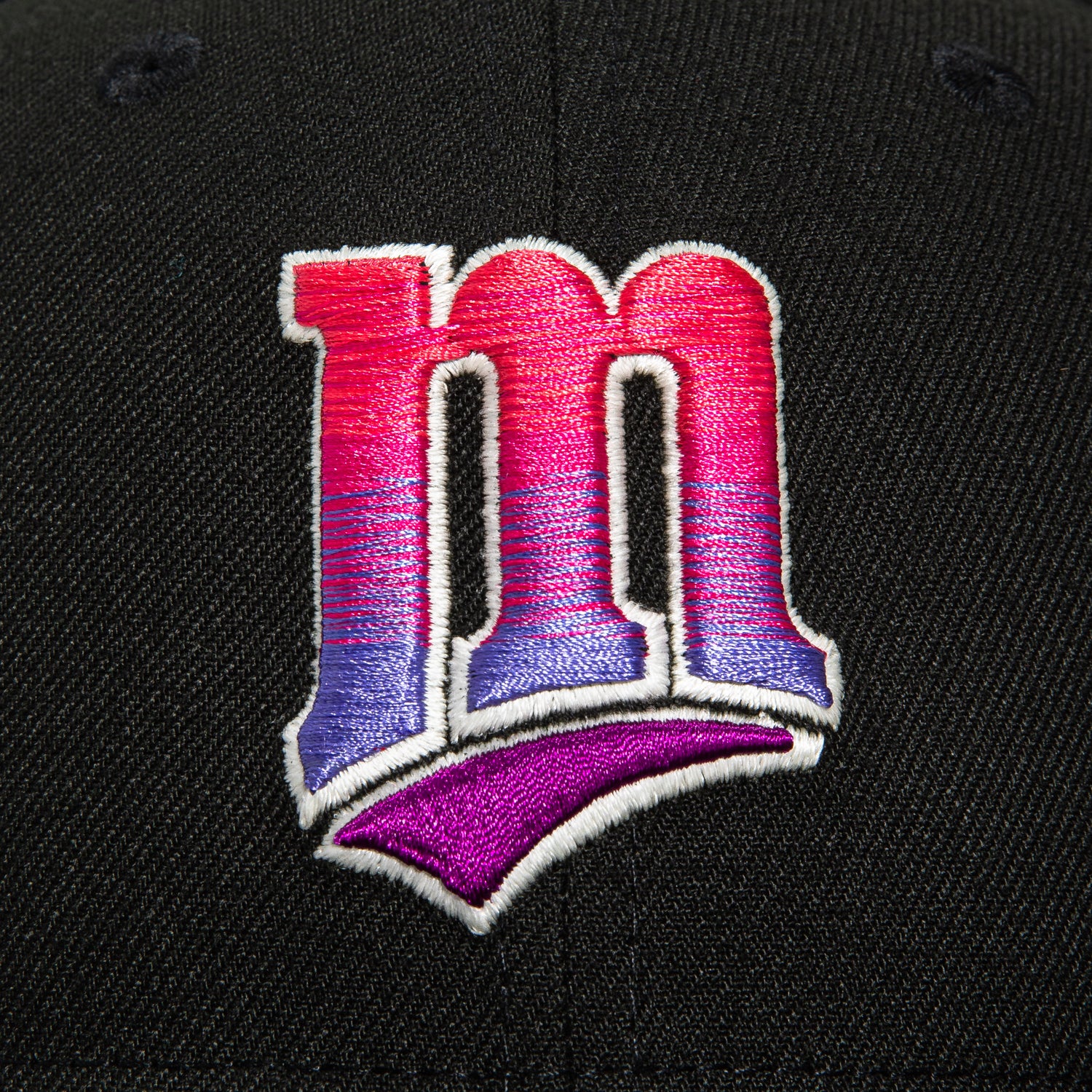 New Era 59Fifty Minnesota Twins City Patch Alternate M Gradient Hat - Black, Infrared, Purple | Official MLB Baseball Cap for Men & Women | Perfect for Games, Collecting & Streetwear Fashion