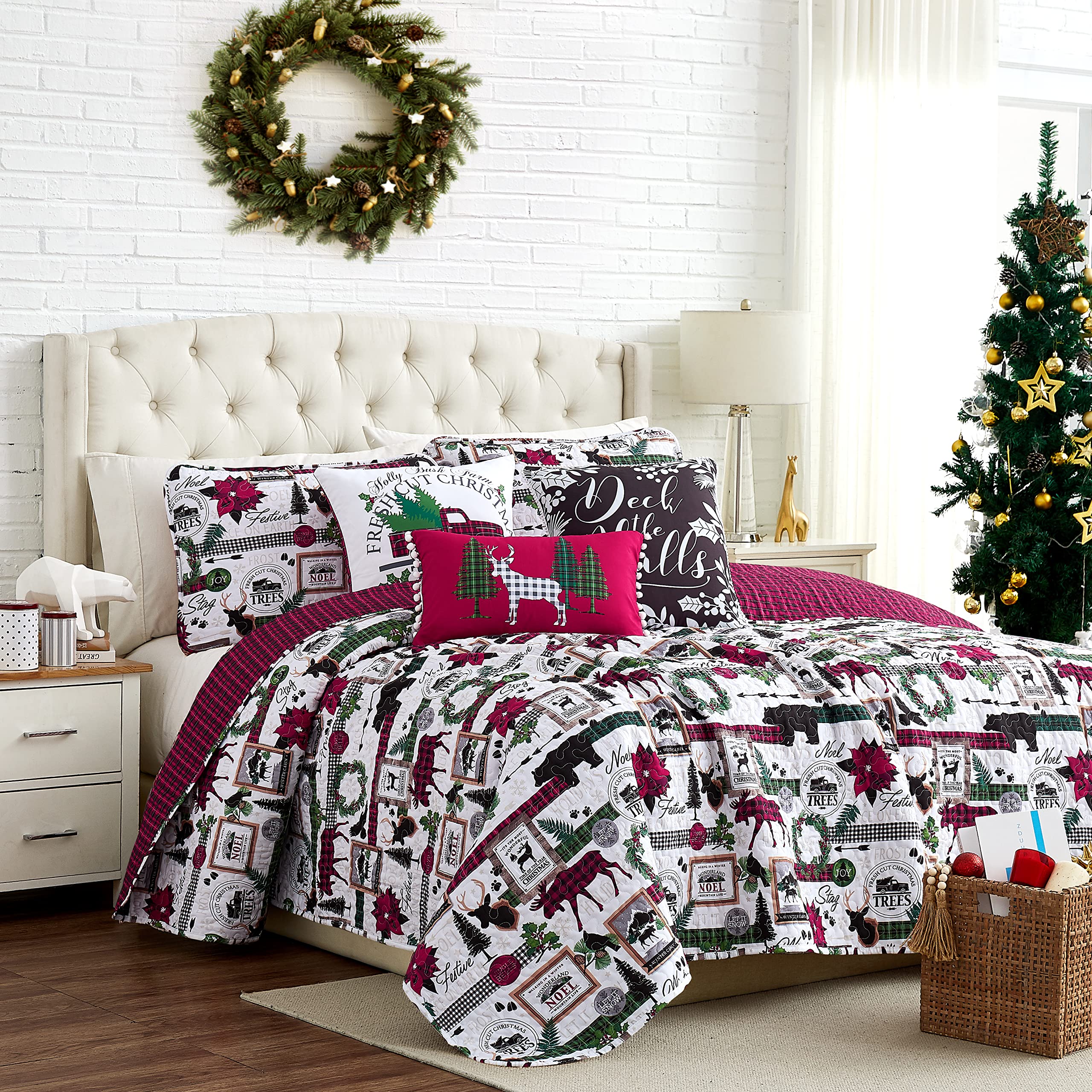 Southshore Fine Living Merry Town Christmas Quilt Set - Twin Size 5-Piece Holiday Bedding with Shams & Decorative Throw Pillow | Reversible Red Plaid & Rustic Cabin Print Design | Perfect for Cozy Winter Nights & Festive Home Decor