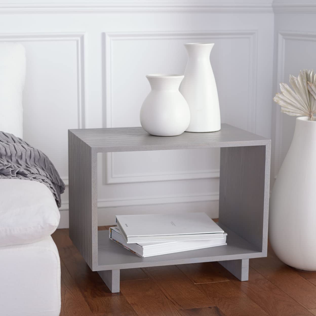 Safavieh Raylan Grey Stand - Modern Home Decor Accent Table for Living Room, Bedroom & Office | Stylish Side Table with Sturdy Base