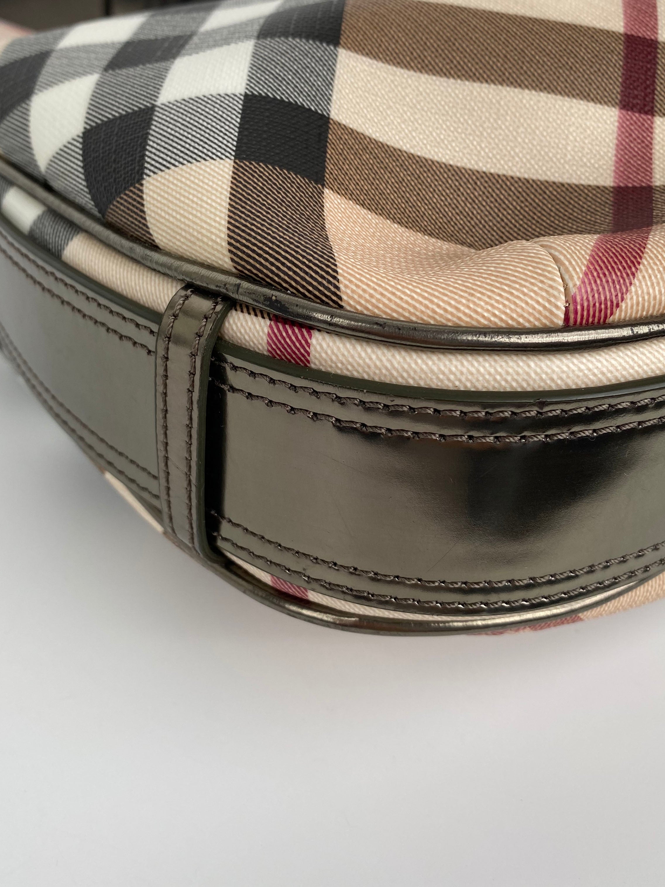 Burberry Large Haymarket Check Tote Bag - Luxury Designer Handbag for Women, Stylish & Spacious Shoulder Bag - Perfect for Work, Travel & Everyday Use