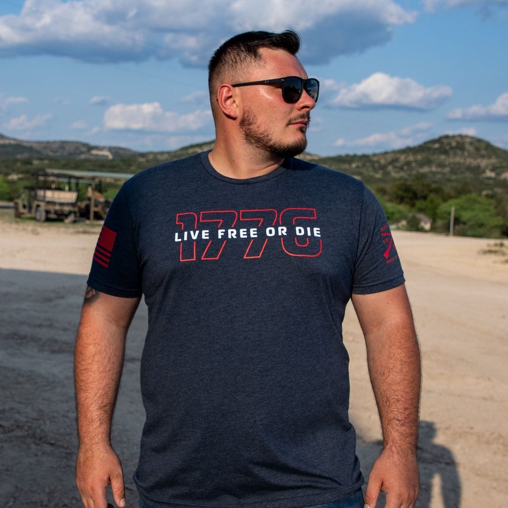 Live Free Or Die '76 Vintage T-Shirt - Midnight Navy - Retro Patriotic Tee for Men & Women - Perfect for 4th of July, Independence Day & Casual Wear