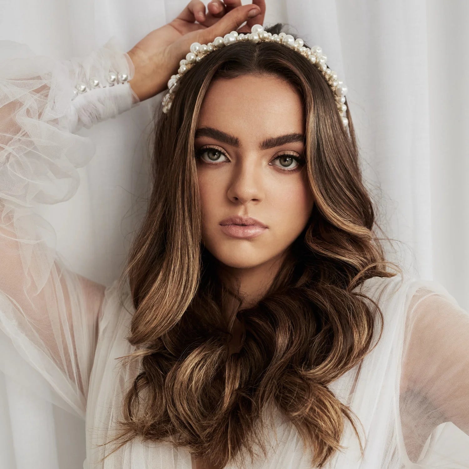 A'el Este Charlotte Bridal Pearl Headband - Gold Pearl Wedding Hair Accessory for Brides, Bridesmaids, and Special Occasions