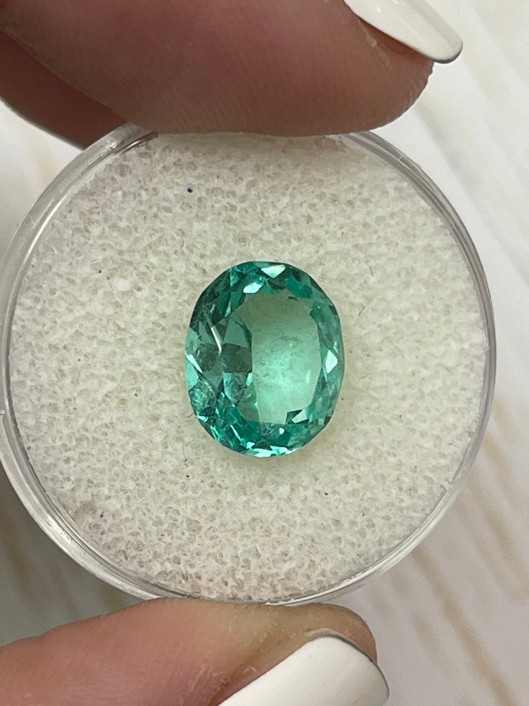 3.70 Carat 11x9mm VS Clarity Natural Green Colombian Emerald Gemstone - Oval Cut Loose Stone for Jewelry Making, Engagement Rings & Luxury Gifts