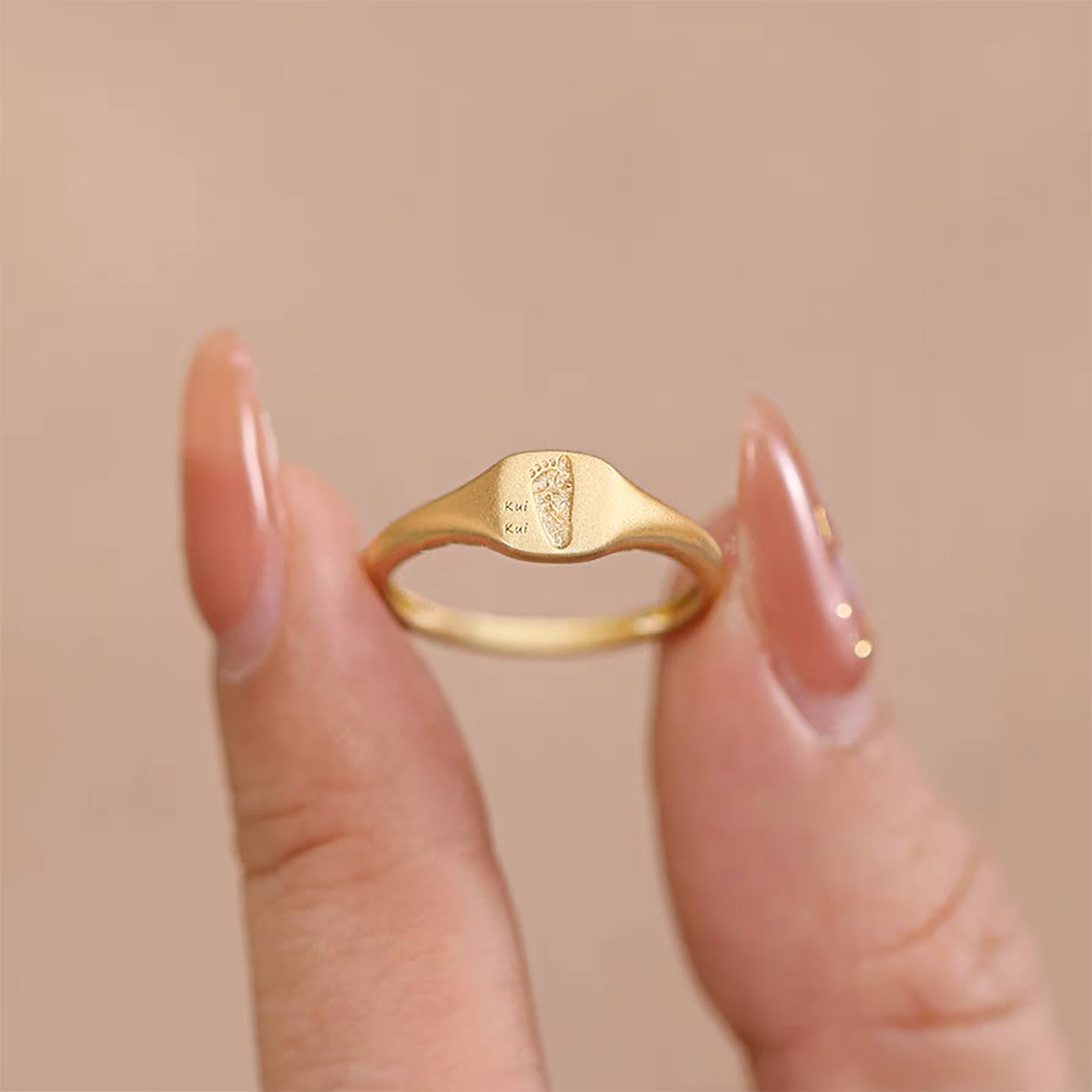 Solid Gold Footprint Ring for Women - Elegant & Dainty Jewelry Gift for Mom, Grandma - Perfect for Mother's Day, Birthday & Anniversary Celebrations