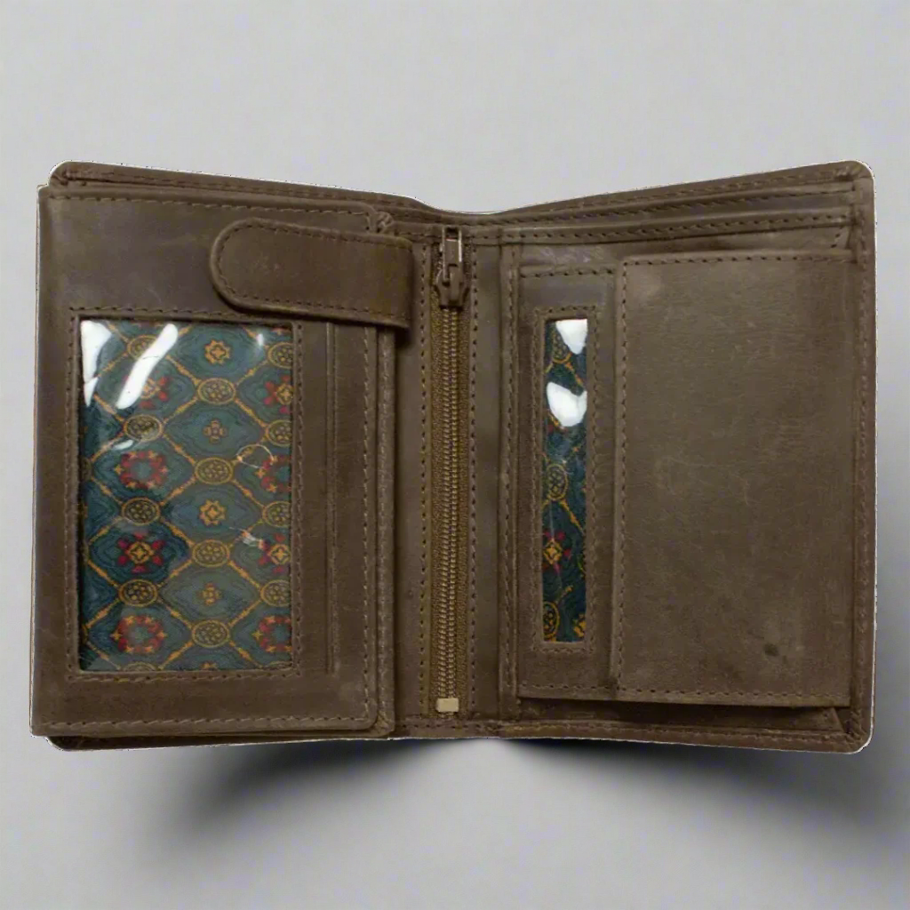 Premium RFID Blocking Leather Wallet for Men - Slim Bifold Design with Card Slots & Cash Pocket - Ideal for Travel, Business & Everyday Use
