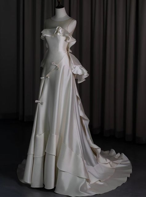 Ivory A-Line Sweetheart Prom Dress with Satin Fabric - Elegant Wedding Gown Style J5239 | Perfect for Homecoming, Prom Night, and Formal Events