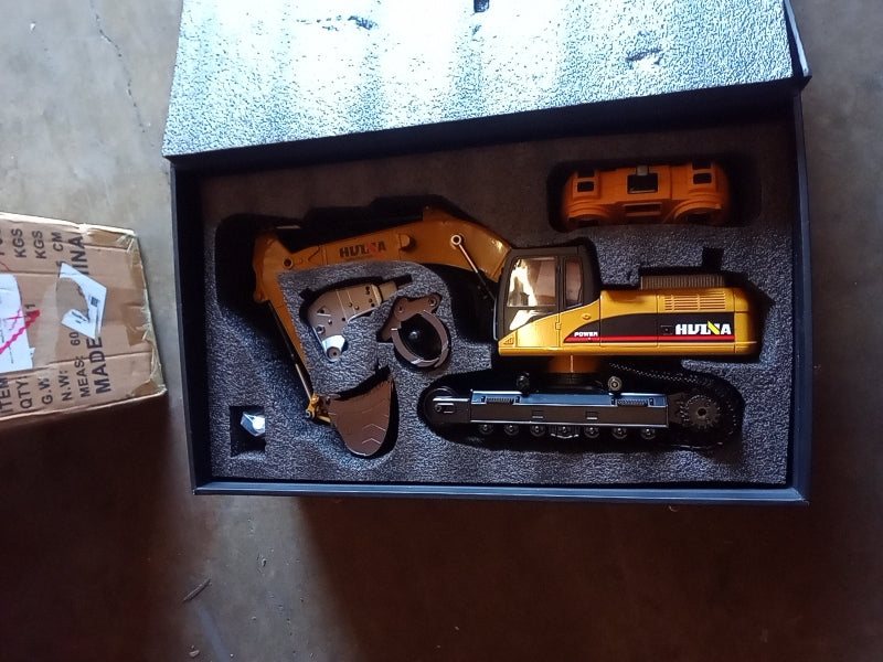 HUINA 580 1/14 Scale 2.4G RC Metal Excavator Truck - Used US Stock with Smoke Effect & Rechargeable Battery - Remote Control Construction Toy for Kids & Adults - Perfect for Indoor/Outdoor Play & Construction Site Simulation