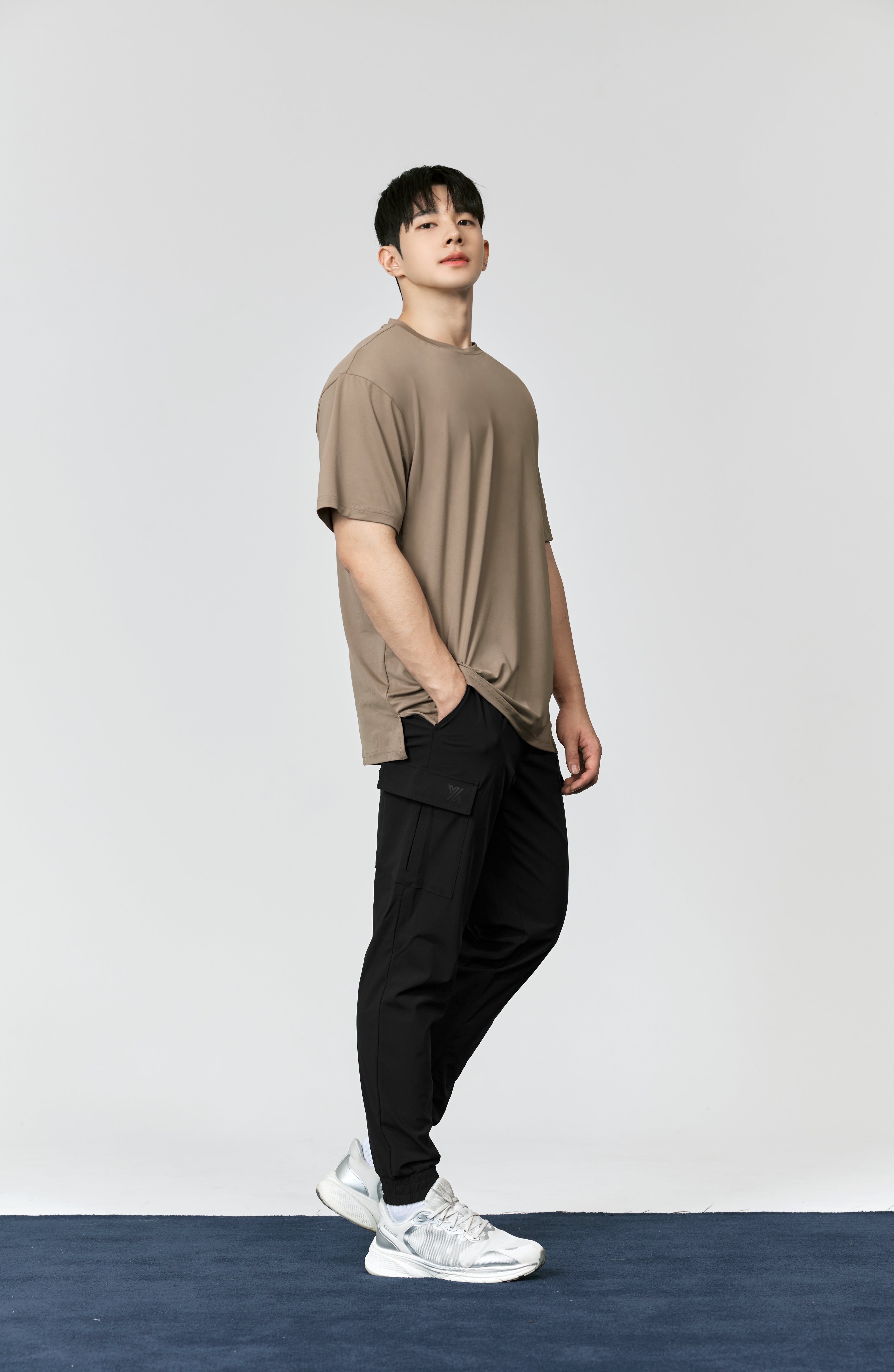 Men's Ice Feather Slim Fit Short Sleeve T-Shirt - Lightweight & Breathable for Summer, Gym, and Casual Wear