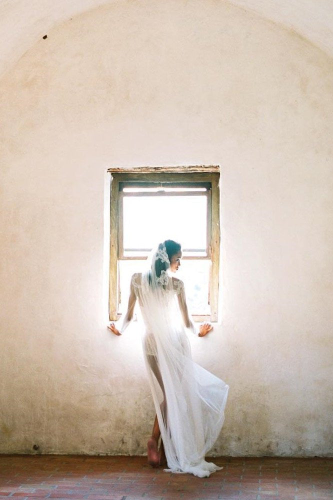 Elegant Sally French Lace & Dreamy Tulle Single Layer Wedding Veil - Perfect for Bridal Ceremonies, Photos & Romantic Occasions