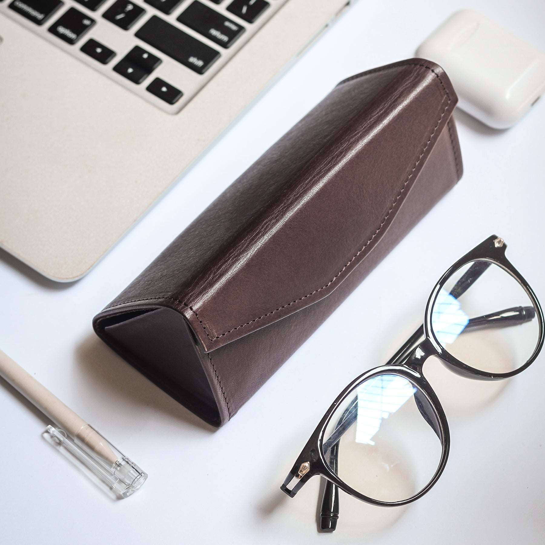 Premium Magnetic Eyewear Holder - Strong Grip for Glasses & Sunglasses - Space-Saving Eyewear Organizer for Home, Office & Car