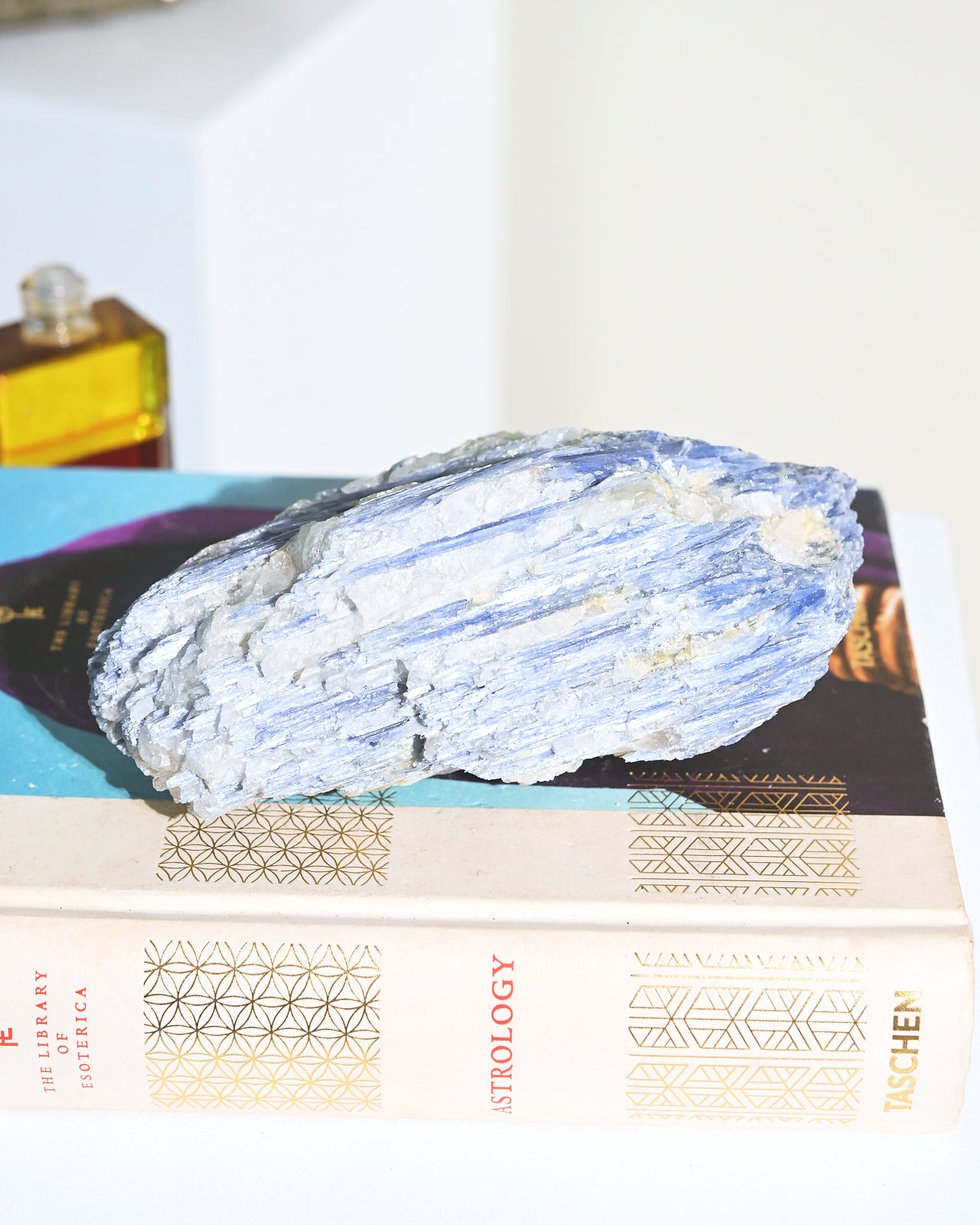 LG Blue Kyanite Natural Stone - 2.6lbs Raw Crystal for Healing, Meditation & Energy Work | Perfect for Reiki, Chakra Balancing & Home Decor