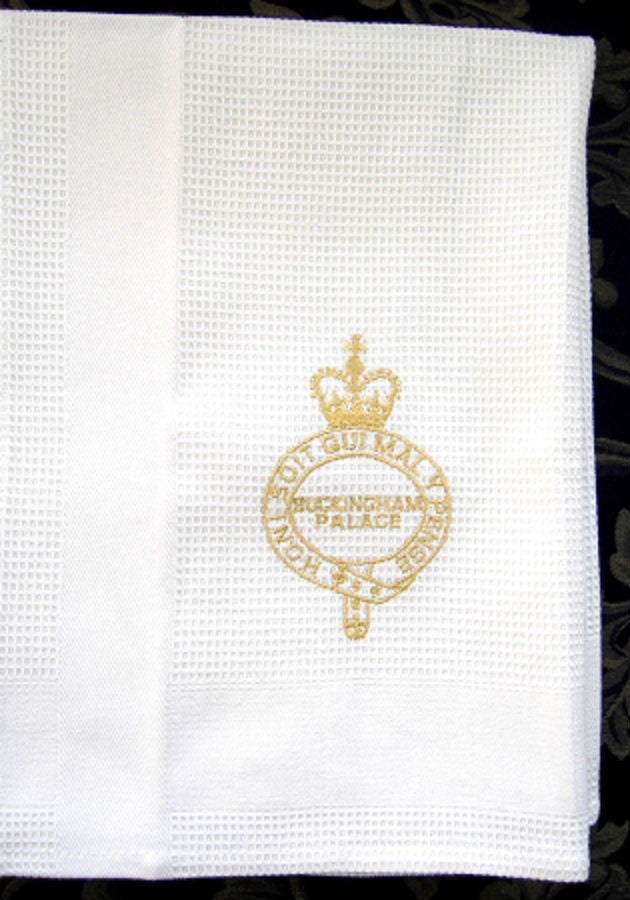 Premium Buckingham Palace London Tea Towel - Gold Royal Crest Waffle Weave Cotton Kitchen Towel | Perfect for British-Themed Kitchens, Tea Parties & Royal Decor