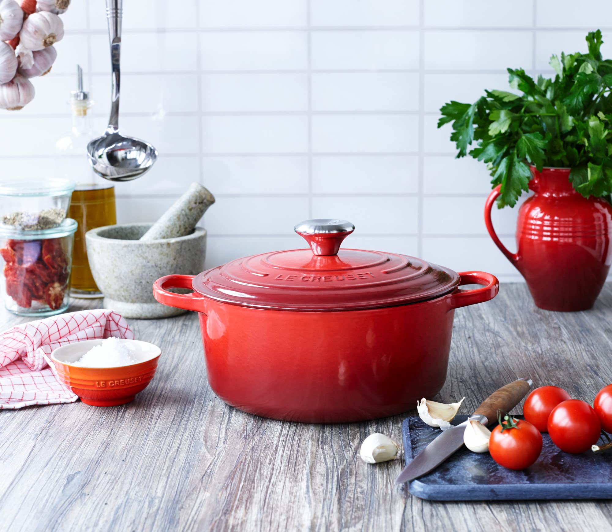Le Creuset 5.5 Quart Enameled Cast Iron Dutch Oven - Signature Round Cookware, Cherry Red - Perfect for Braising, Stewing & Baking Bread at Home