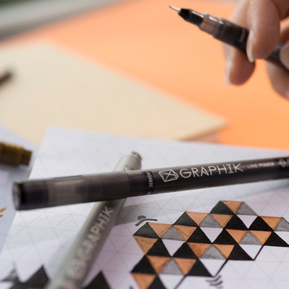 Derwent Line Maker Drawing Pen - Black Fine Tip Artist Sketching Pen for Professional Illustrations, Comics & Calligraphy - Perfect for Sketching, Inking & Detailed Artwork