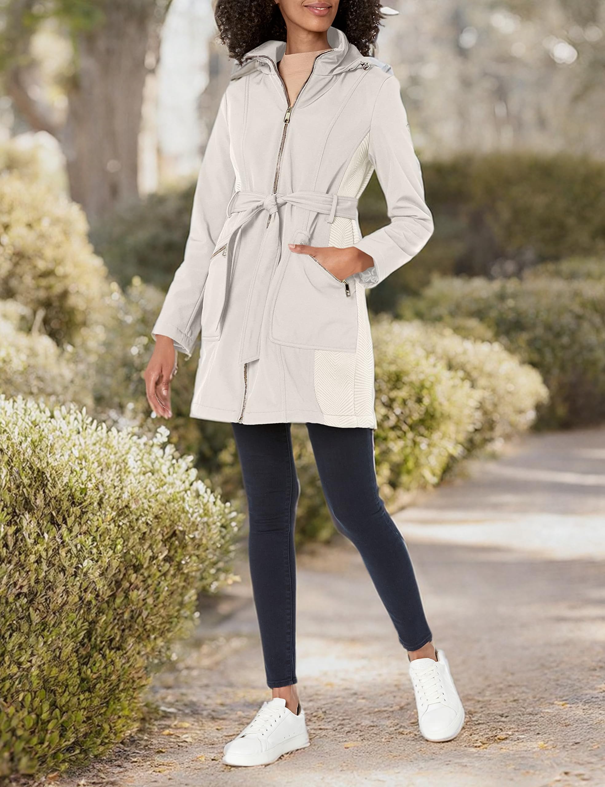 GUESS Women's Softshell Coat - Lightweight Waterproof Windbreaker Jacket for Fall & Winter | Casual Outerwear for Hiking, Travel & Everyday Wear