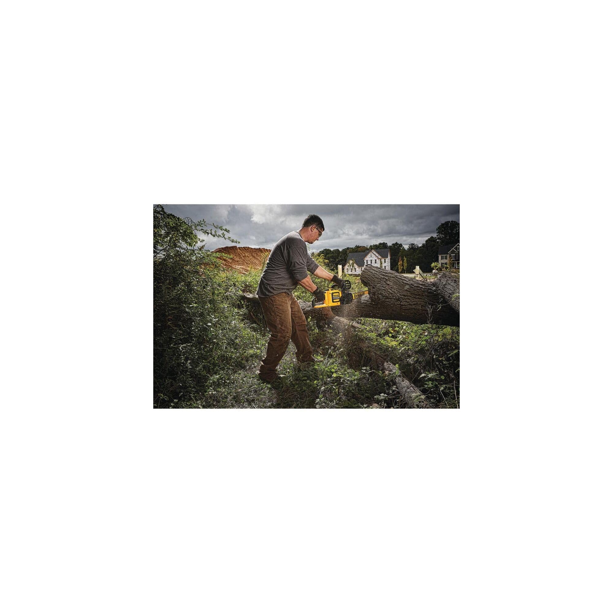 DEWALT FLEXVOLT 60V MAX* Brushless Chainsaw Kit (2.0 Ah) (DCCS670T1) - Cordless Electric Chainsaw for Tree Cutting, Wood Chopping & Yard Maintenance