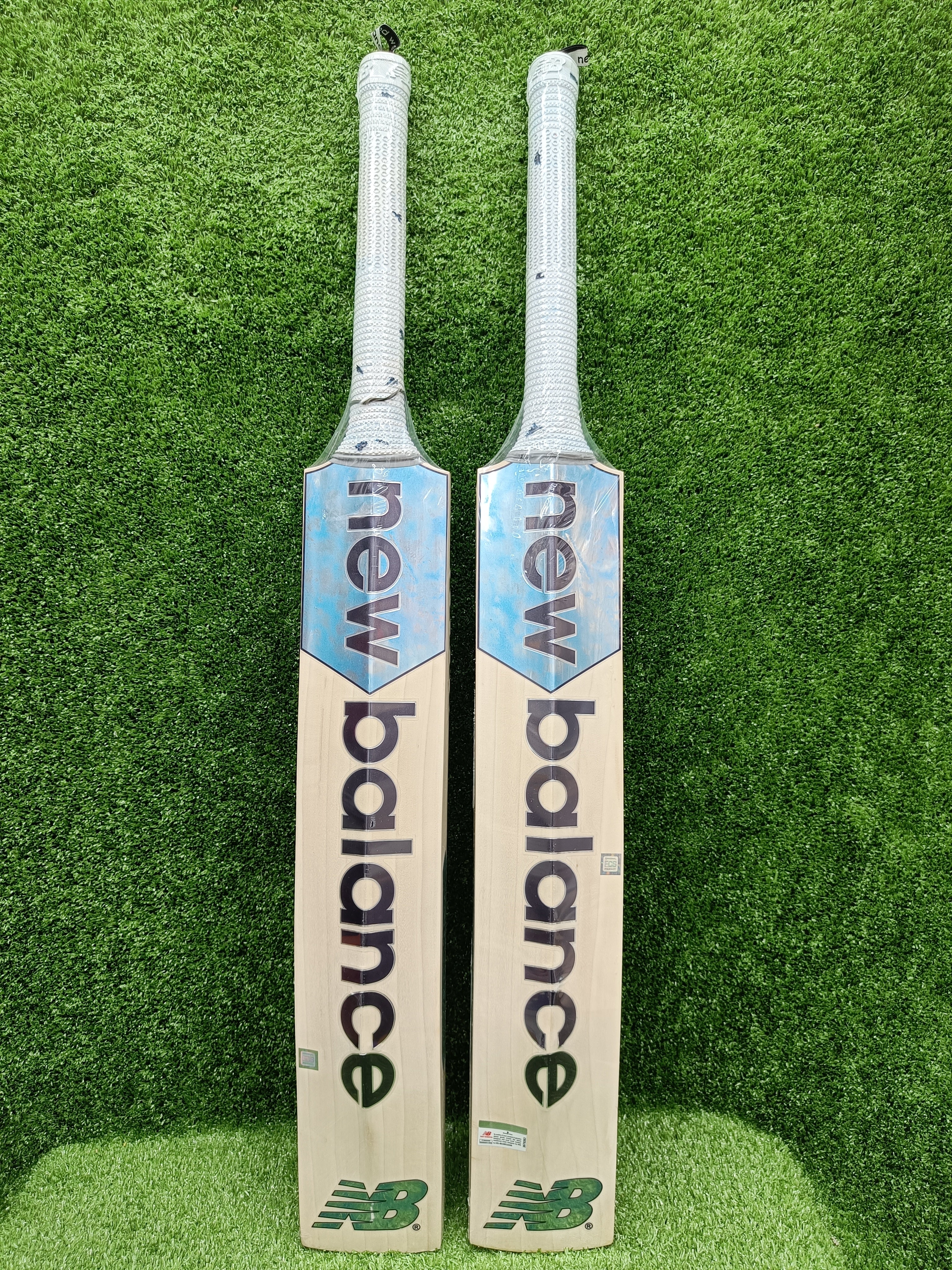 NB DC 590 English Willow Cricket Bat - Premium Grade Cricket Equipment for Professional Players - Perfect for Matches, Training & Backyard Practice