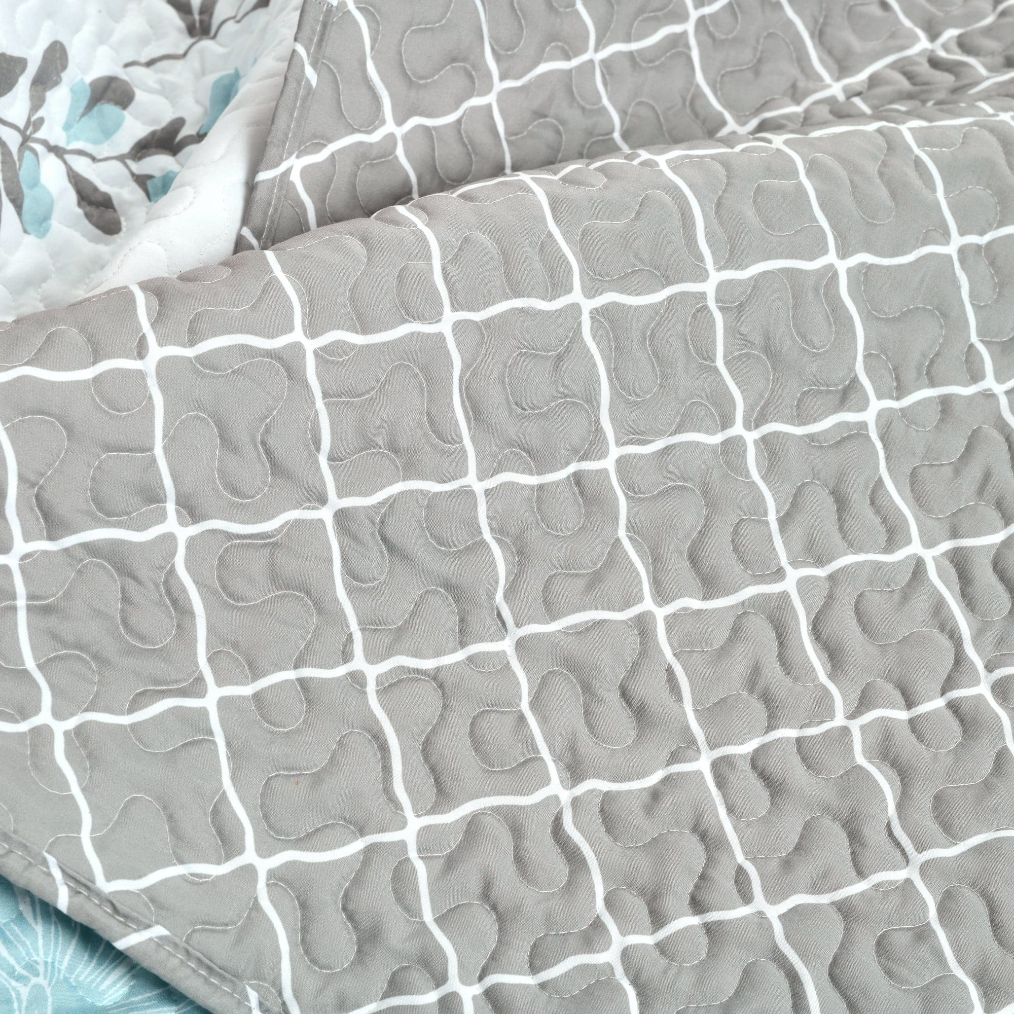 Aprile 3-Piece Quilt Set Queen Size - Soft Bedding Comforter Set with Pillow Shams - Perfect for Master Bedroom, Guest Room & Cozy Home Decor