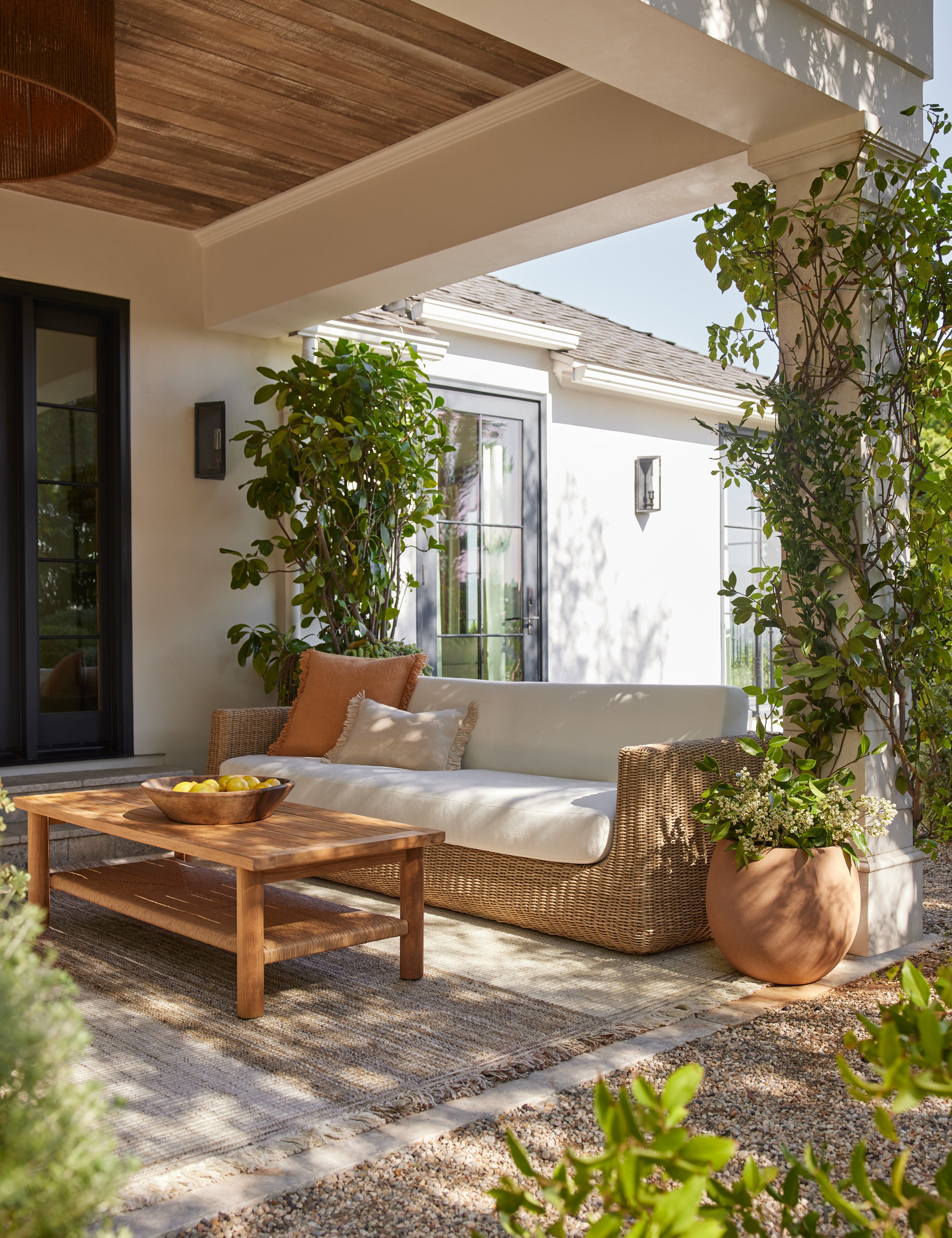 Modern Gally Indoor Outdoor Coffee Table - Weather-Resistant & Durable for Patio, Living Room, or Garden - Perfect for Relaxing & Entertaining