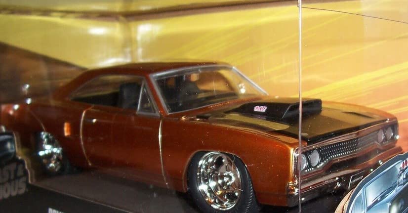 Jada Toys 1970 Plymouth Road Runner 1/24 Scale Diecast Pre-Built Model Car - Classic Muscle Car Collectible for Display & Gift Giving