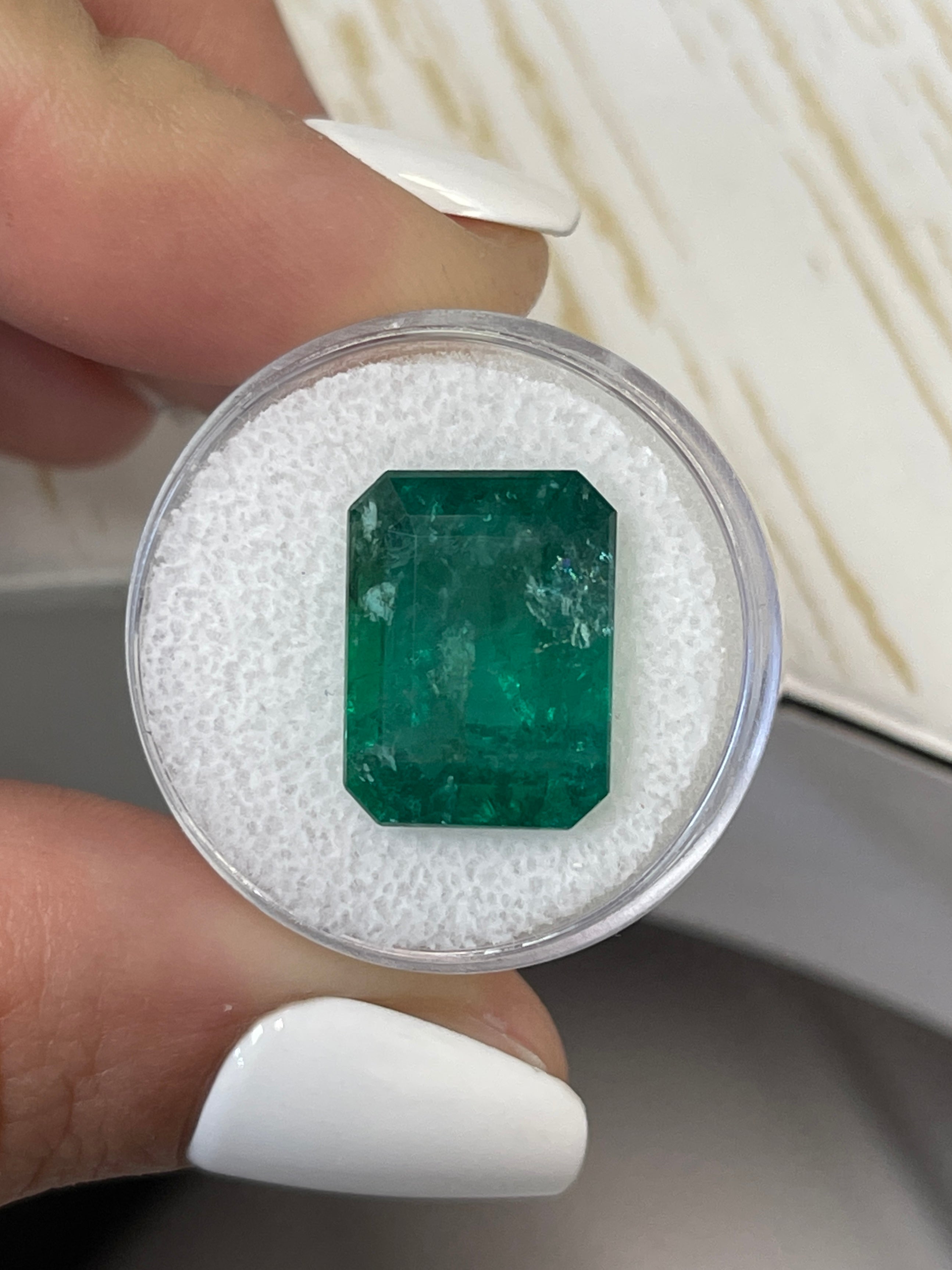 12.45 Carat Natural Zambian Emerald - 15.6x12mm Deep Green Loose Gemstone for Jewelry Making, Engagement Rings & Luxury Collectibles
