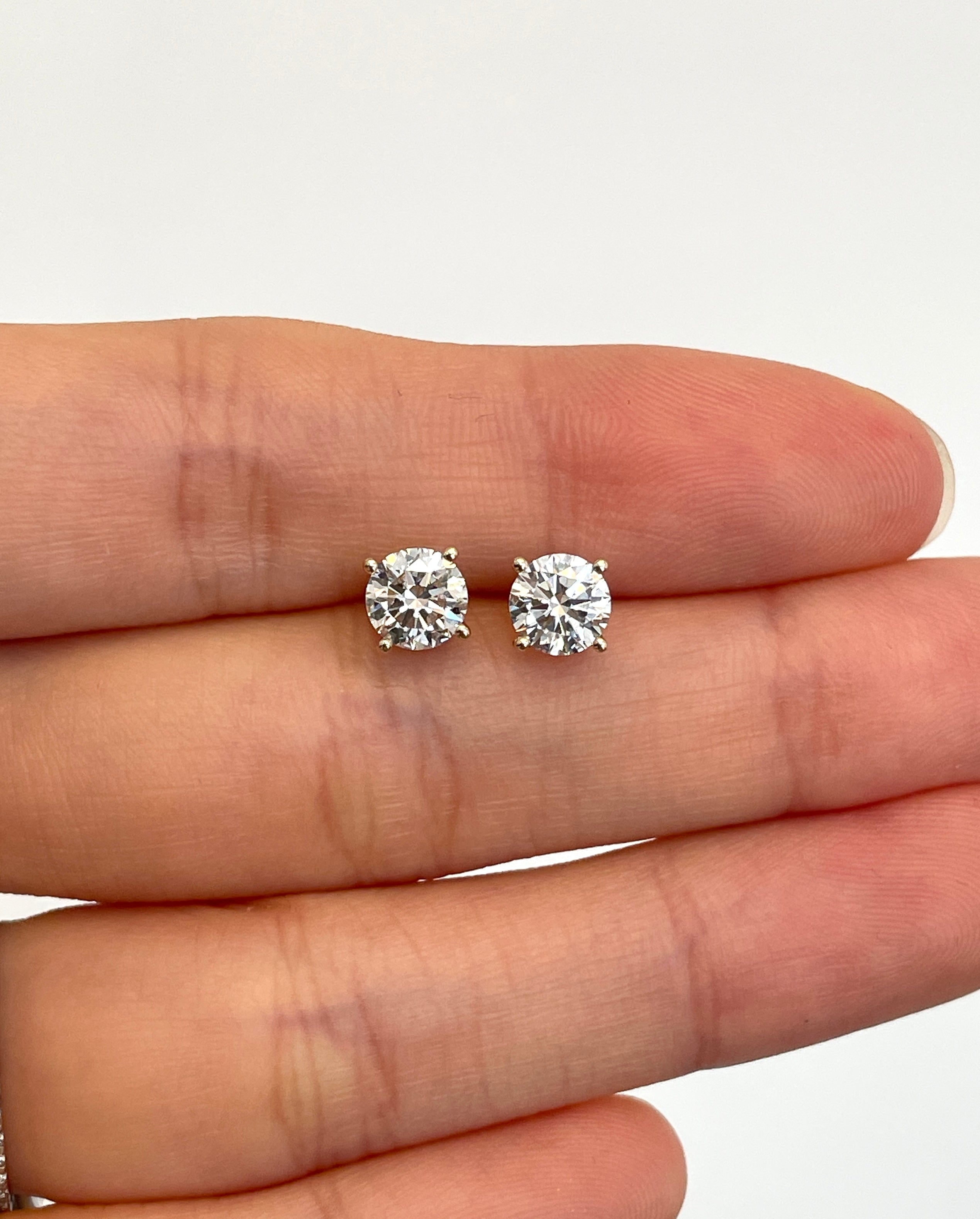 1.26ct Lab-Created Diamond Stud Earrings in 18K Yellow Gold - Perfect for Weddings, Anniversaries & Special Occasions
