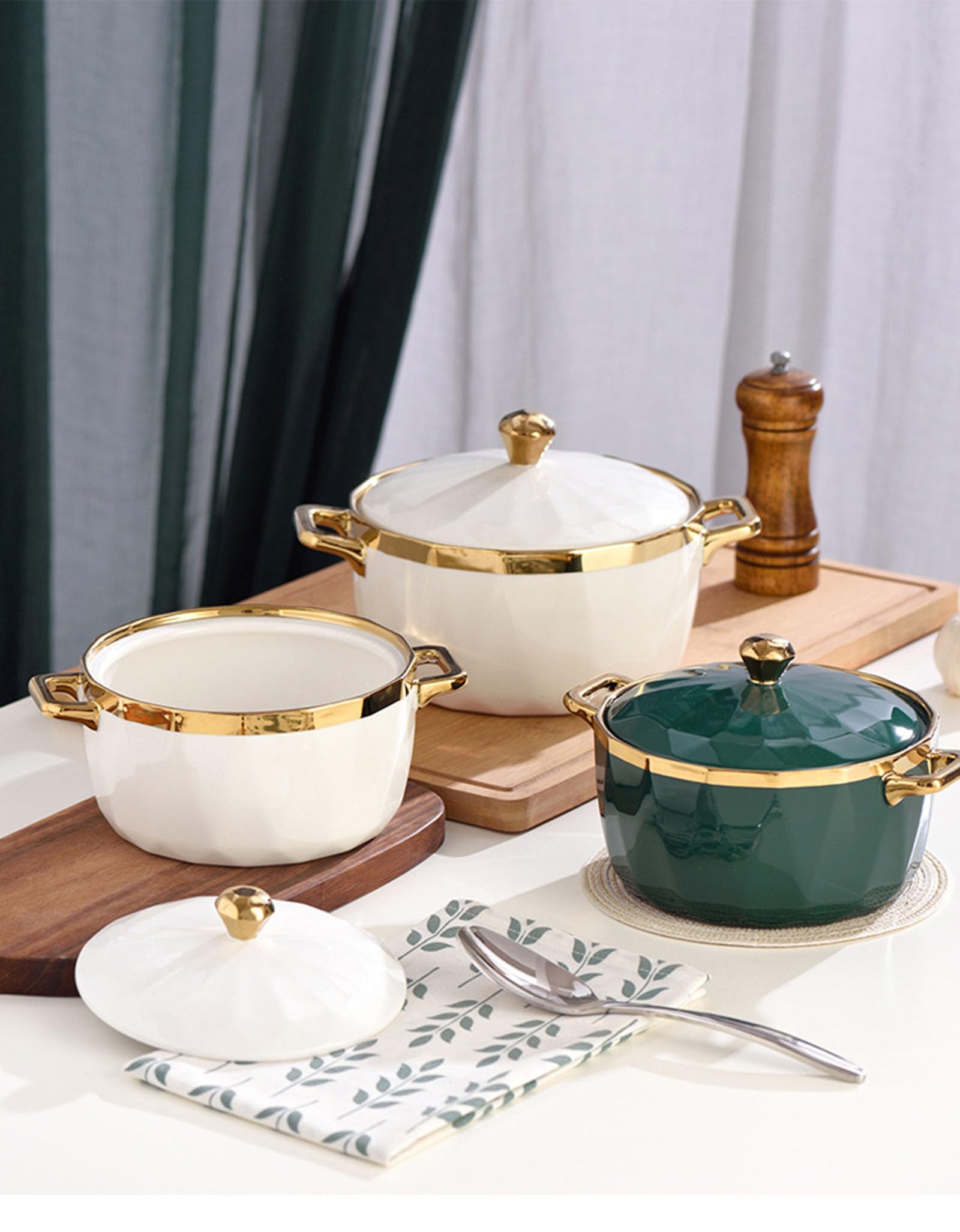 Premium White Porcelain Soup Tureen with Lid - 2L Bone China Ceramic Serving Bowl for Soup, Stew & Chili - Elegant Dinnerware for Restaurants, Catering & Home Entertaining