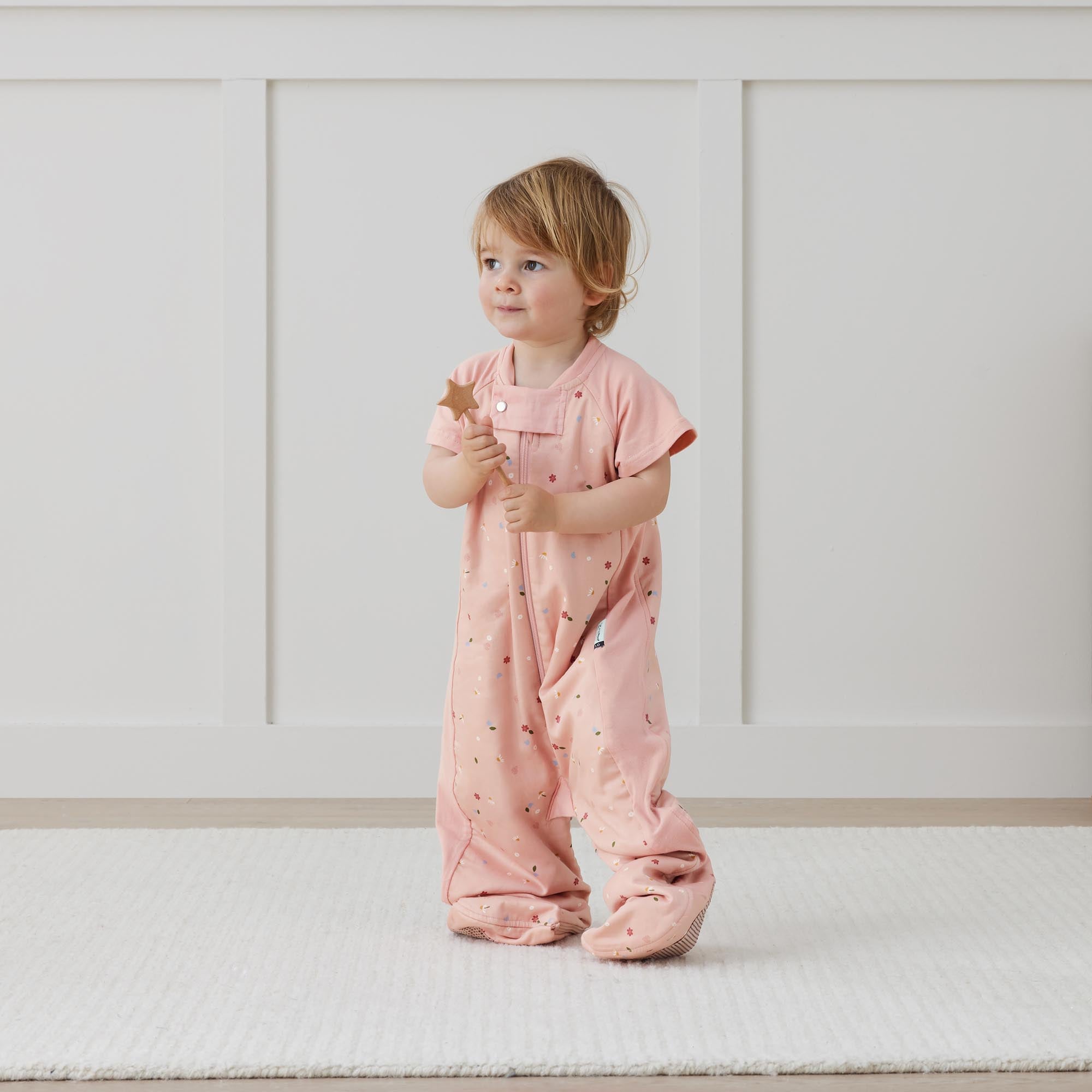 ergoPouch TOG 1.0 Baby Sleep Suit Bag - Soft & Breathable for Newborns & Infants - Perfect for Nursery, Daycare & Travel - Daisies Floral Design