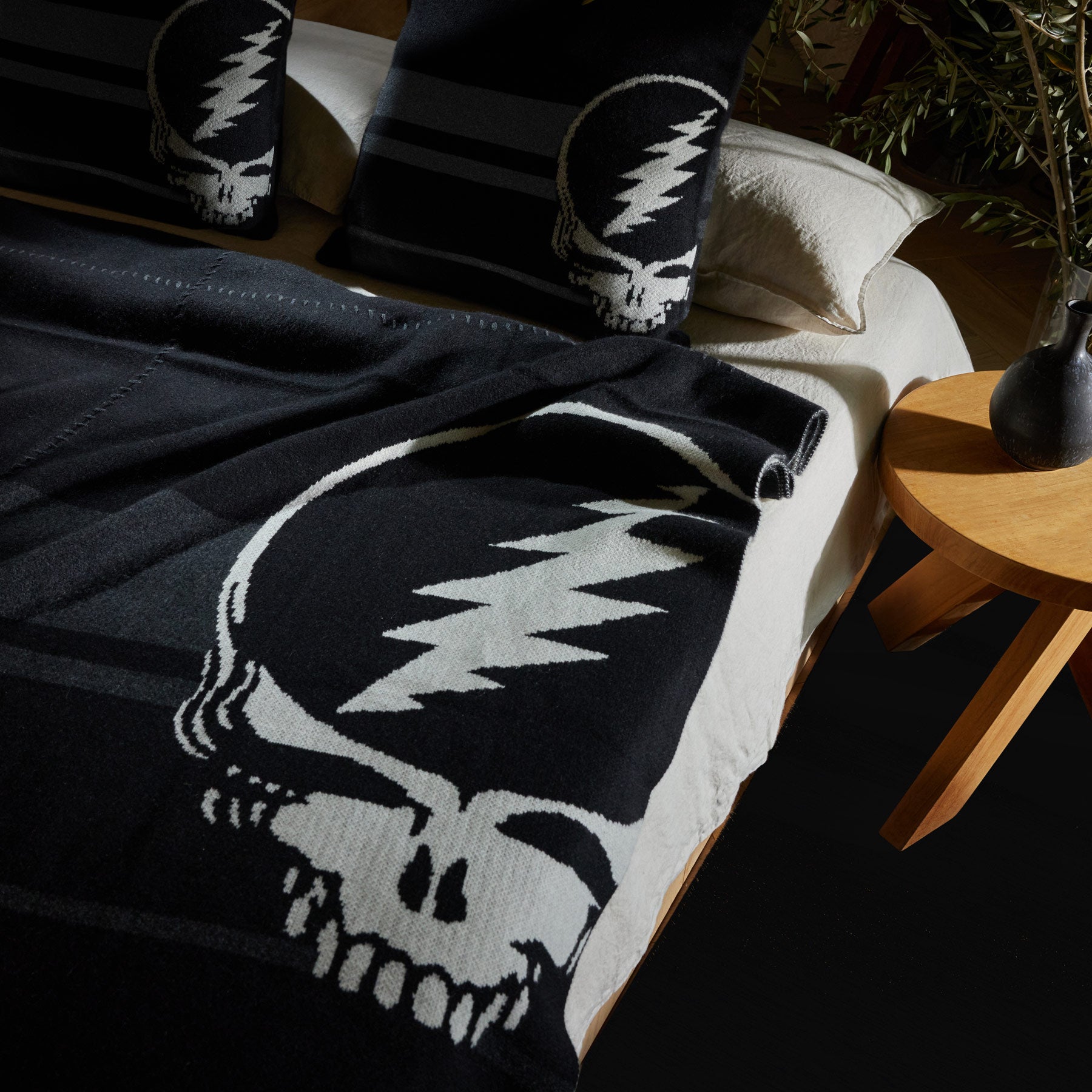 Grateful Dead Cashmere Blanket - Soft Luxury Throw for Men & Women - Black, White, Charcoal Colors - Perfect for Home, Office & Gifts