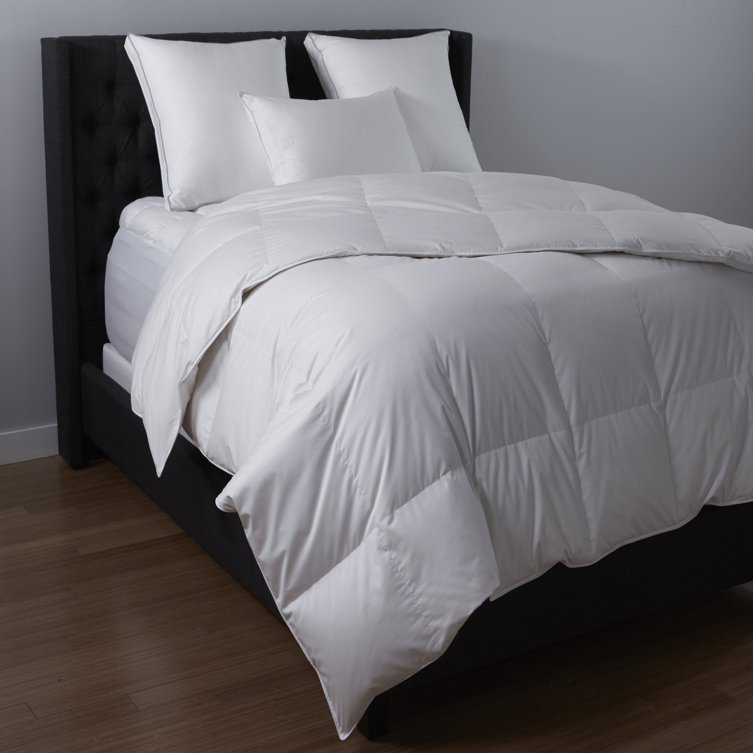 Hollander Live Comfortably White Goose Down Comforter - Ultra Warm Level 3 Winter Bedding for Cold Nights | King/Queen Size Down Alternative Comforter for Cozy Sleep