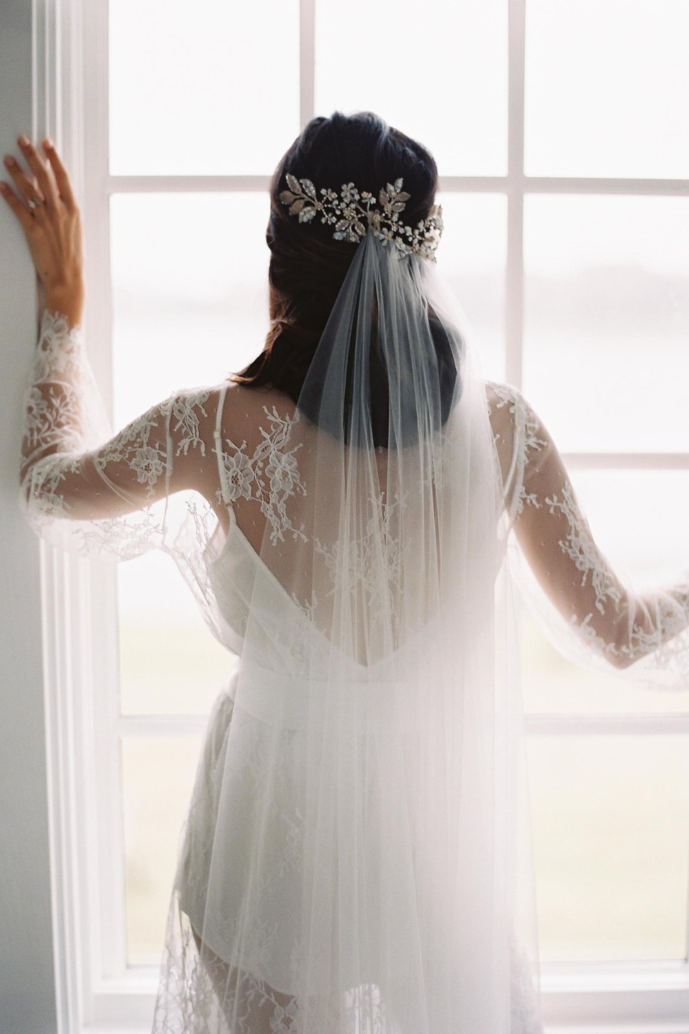 Elegant Black Camellia Lace Robe - Soft & Comfortable Women's Nightgown for Bridal, Honeymoon, and Special Occasions