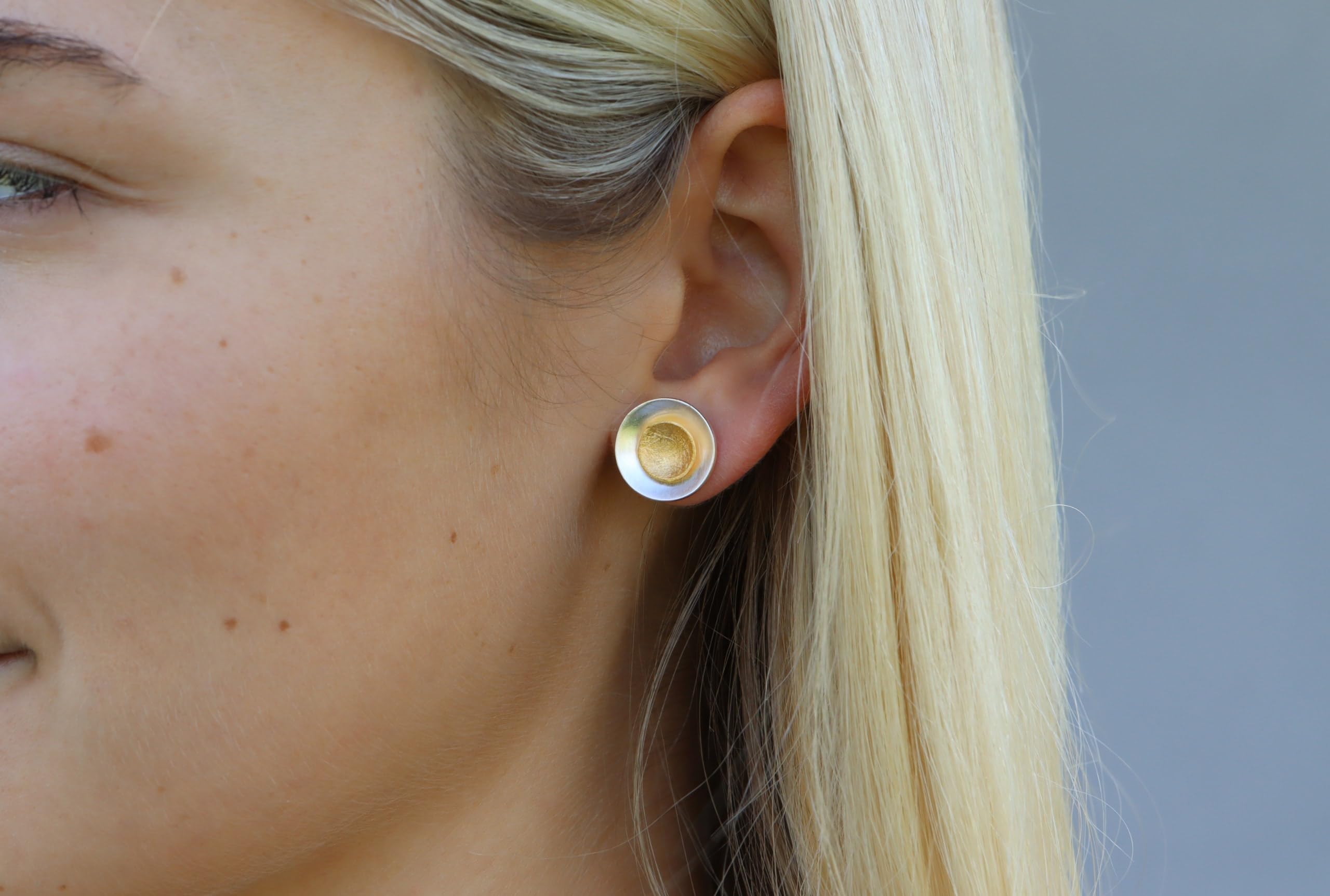 SILBERMOOS 925 Sterling Silver Gold-Plated Stud Earrings for Women - 2-in-1 Bicolor Round Disc Circle Jewelry | Perfect for Everyday Wear, Office & Special Occasions