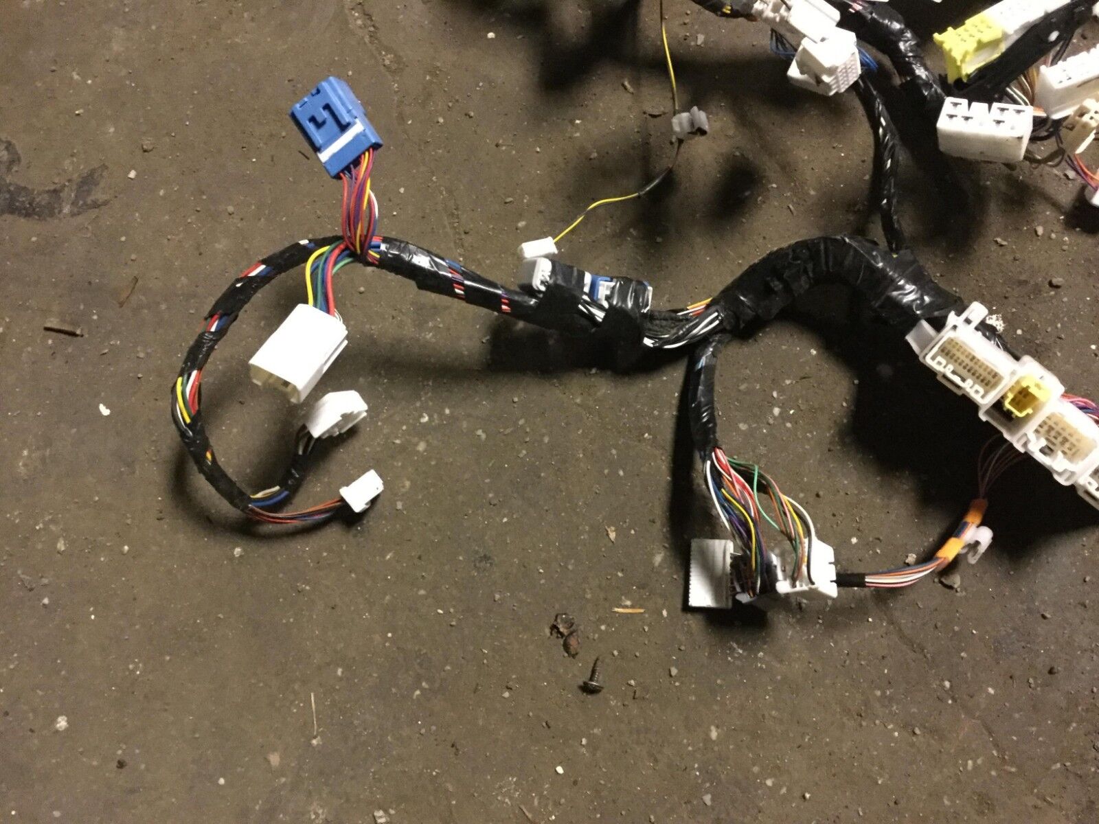 2004-2009 Toyota Prius OEM Dash Wiring Harness - Compatible with 2nd Gen Prius Models - Perfect for DIY Car Repairs & Electrical Upgrades