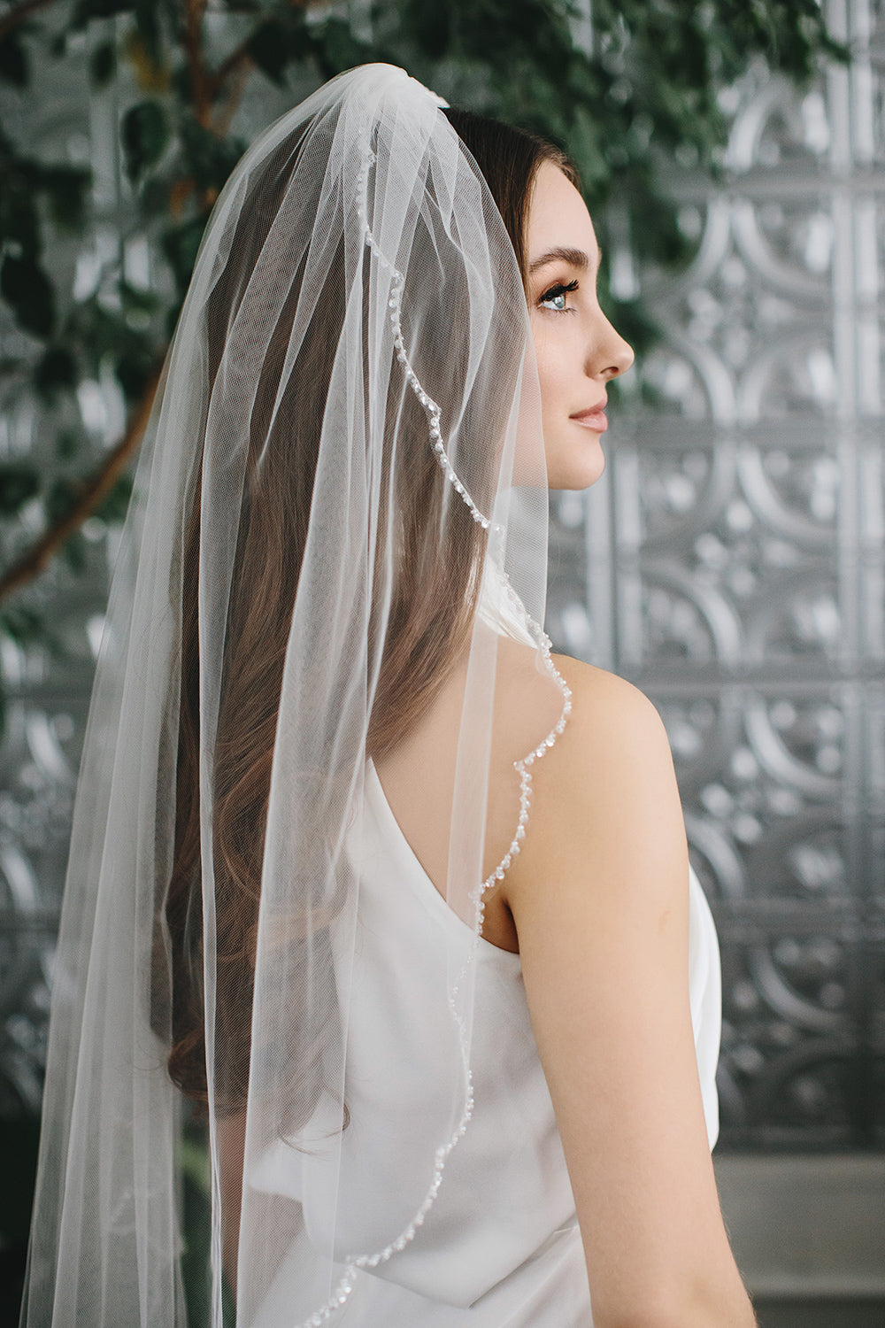 Kelly Scalloped Edge Veil - Elegant Lace Wedding Veil for Brides, Perfect for Church Ceremony & Outdoor Wedding Photos